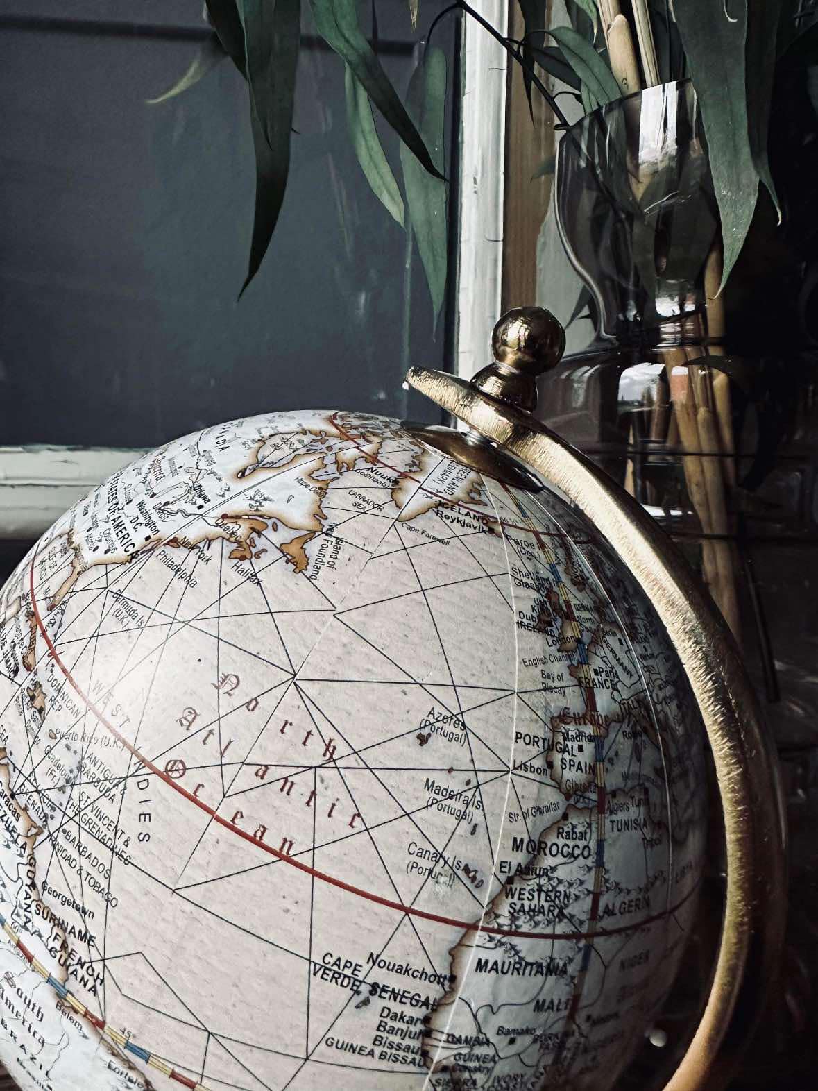 Globe Zandkleurig - 32cm gouden voet