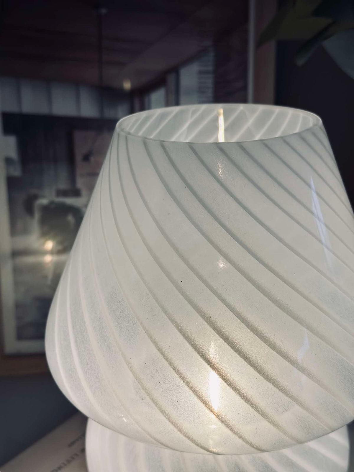 Mushroom Medium – Wit mondgeblazen glas