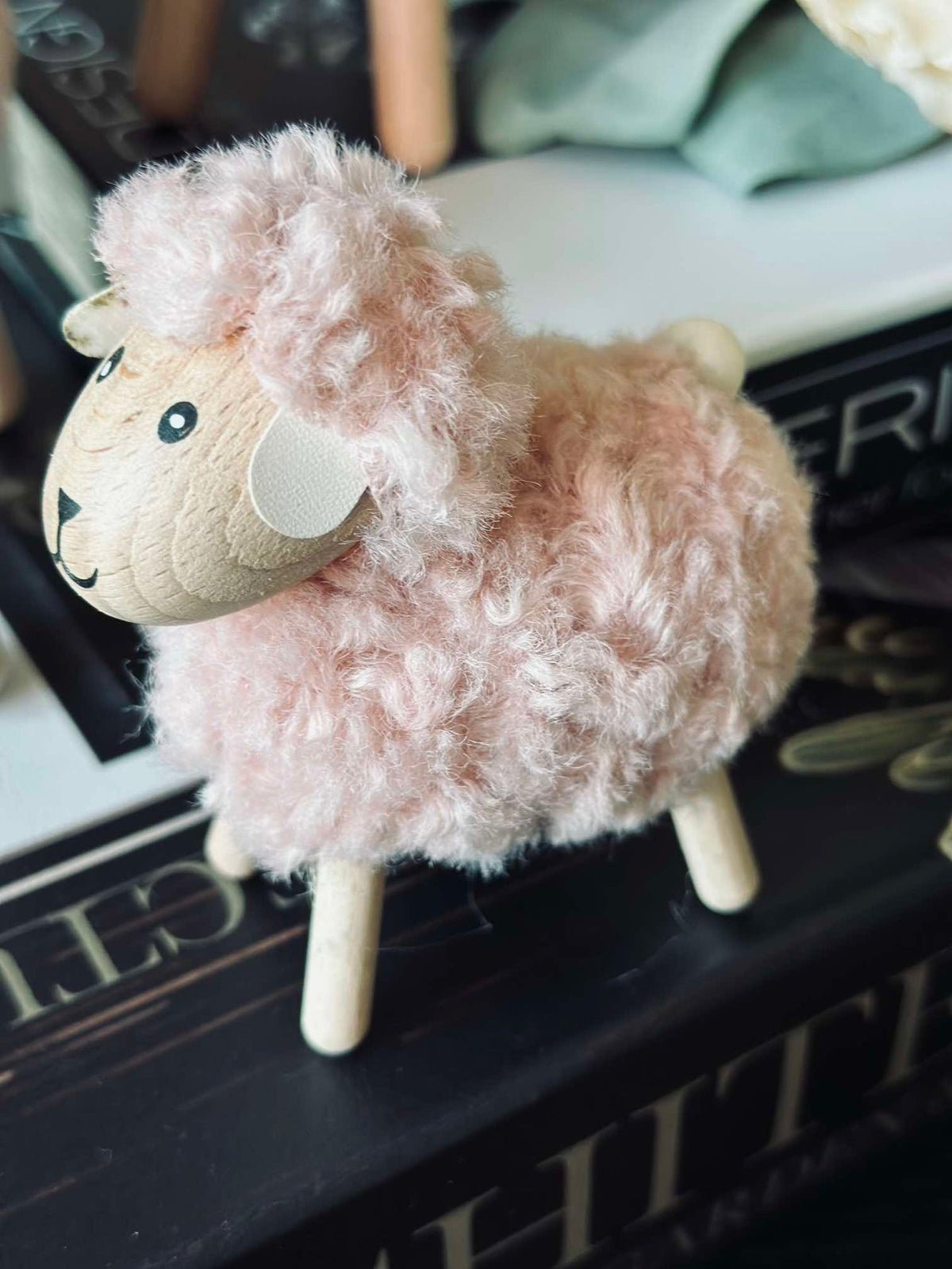 Schaap van hout met vacht - Roze