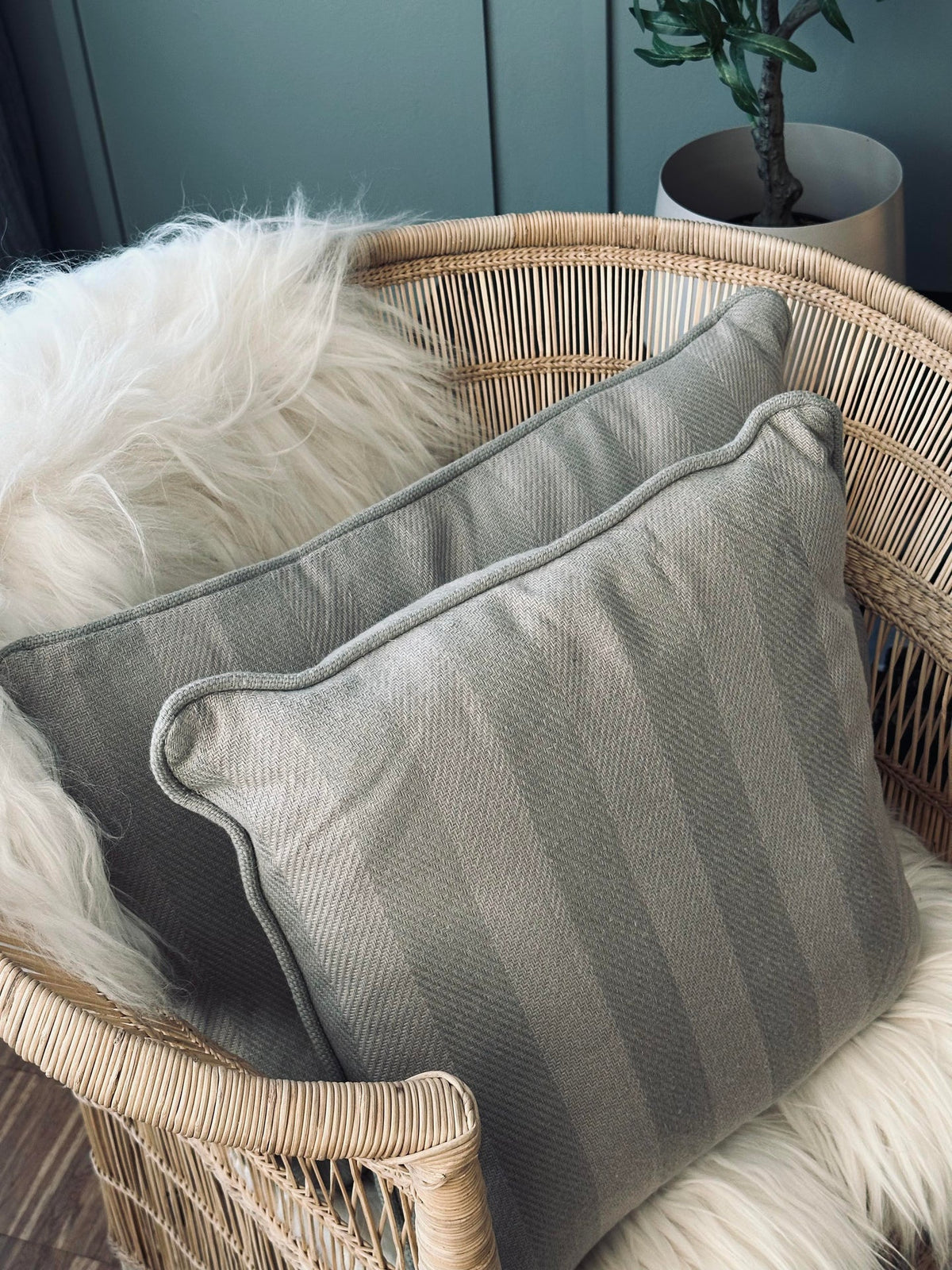 Kussen met vulling - Grijs / Mint streep 43x43