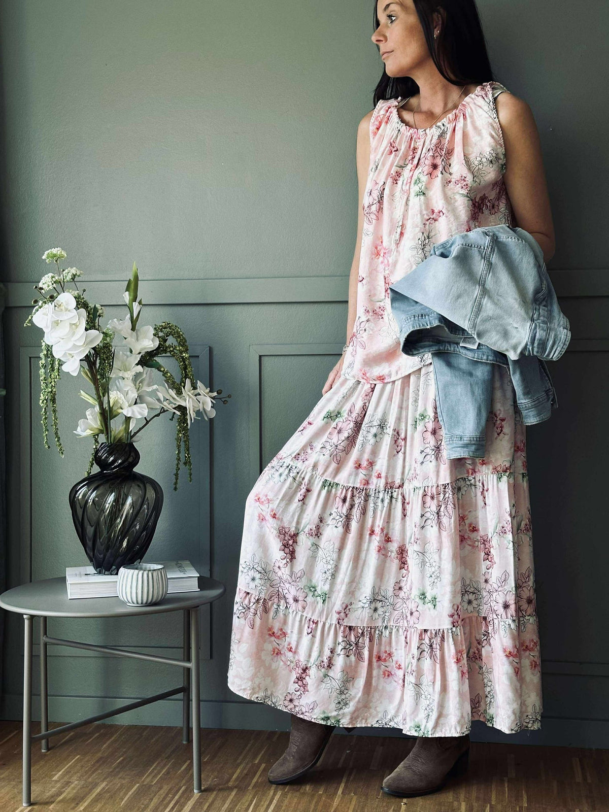 Rok Anika Rose flower