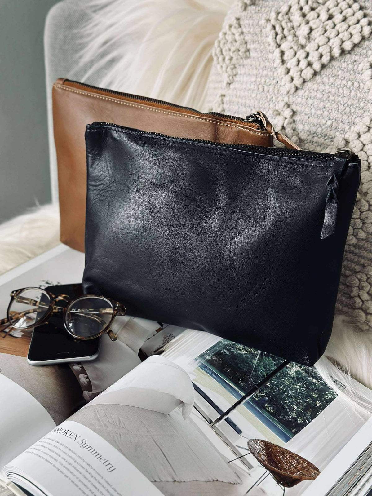 Toilettas / Clutch - Black leather