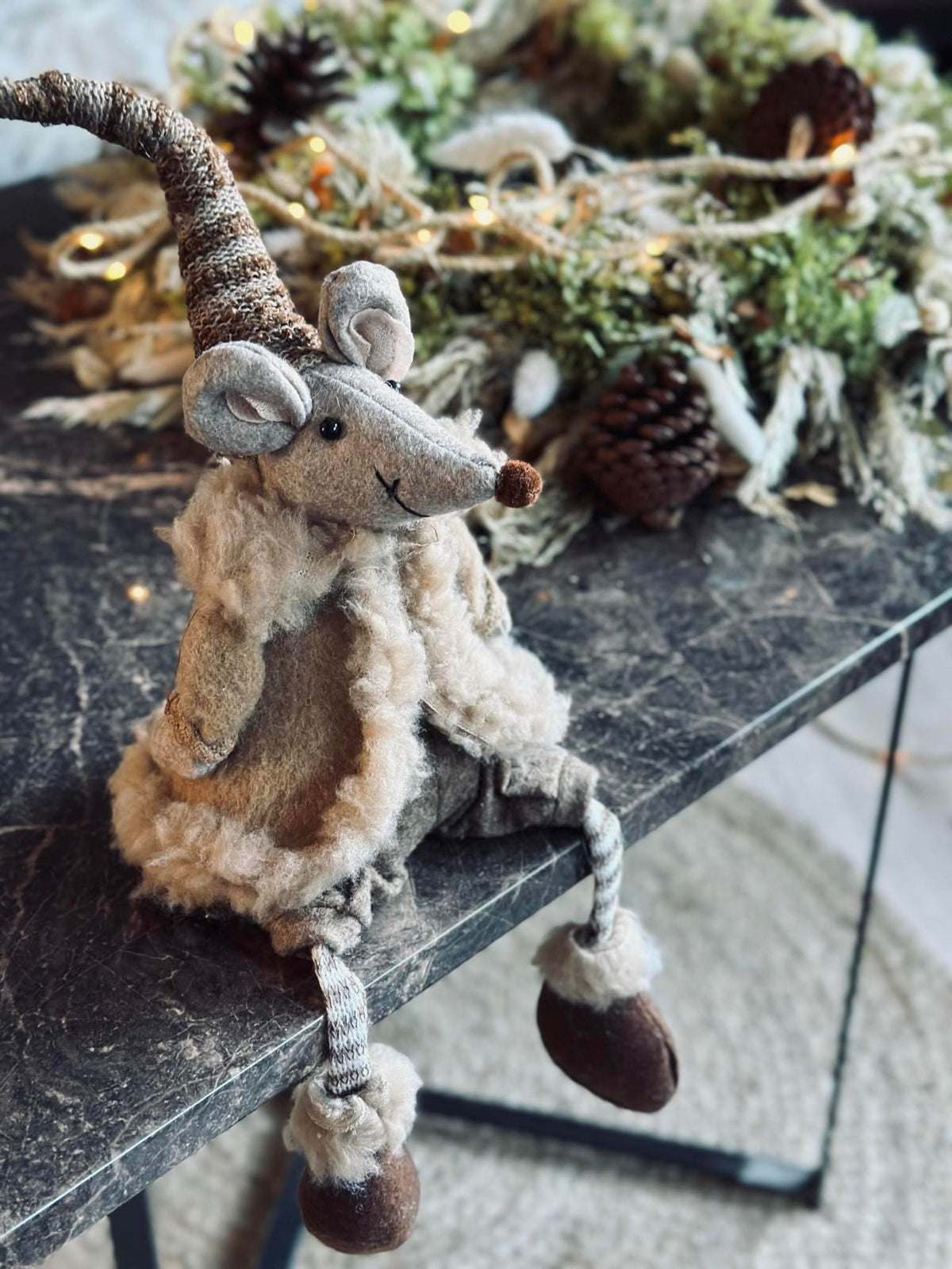 Kerstmuis - Zittende jongen