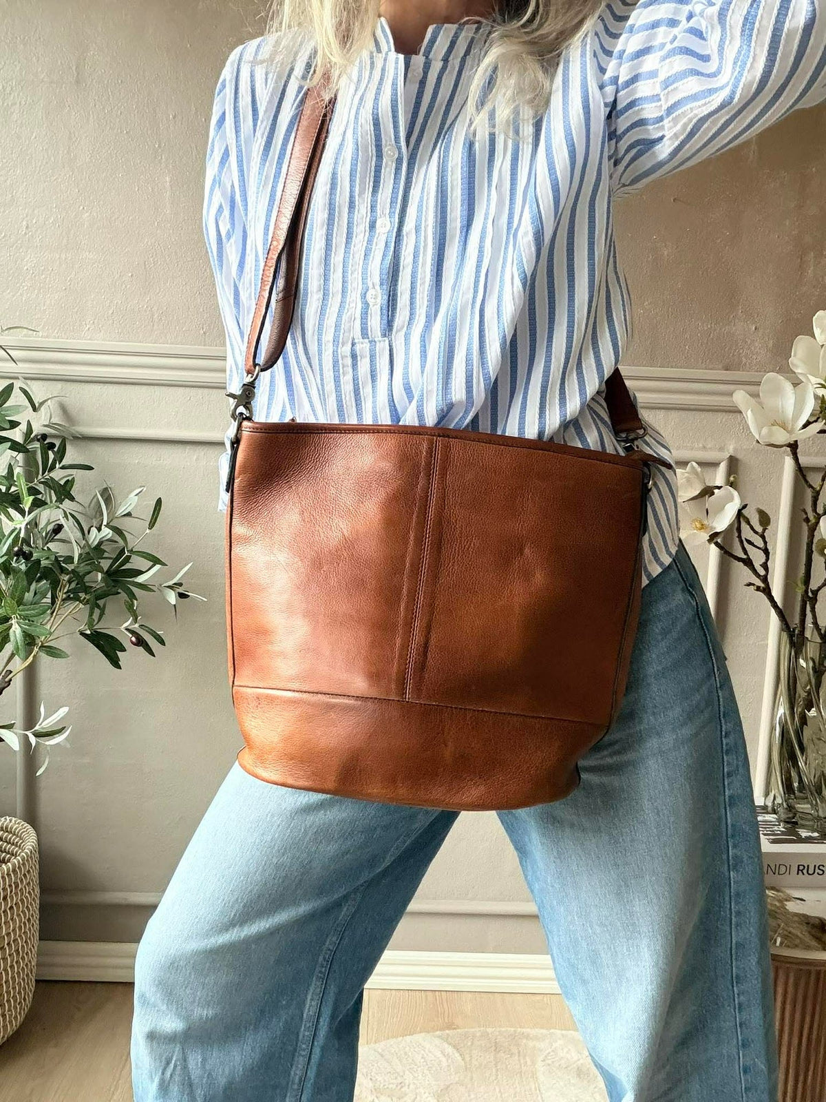 Schoudertas Nomi walnut