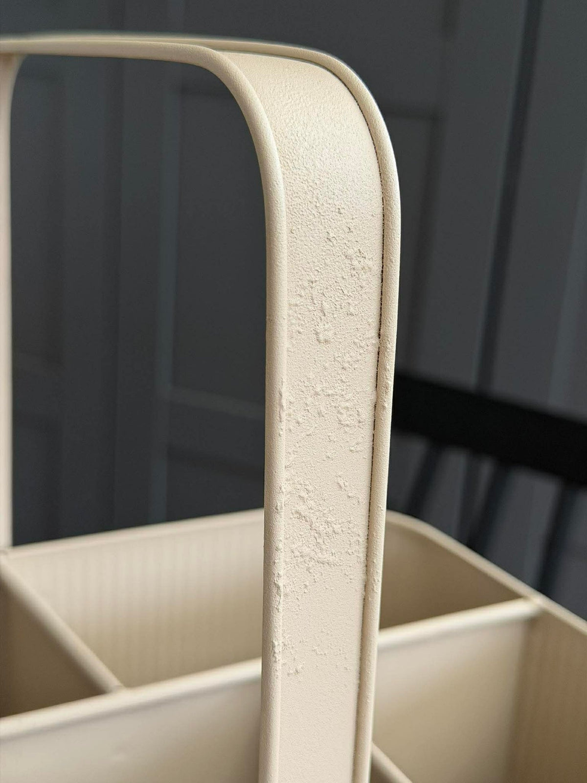 Mand met handvat - beige metaal