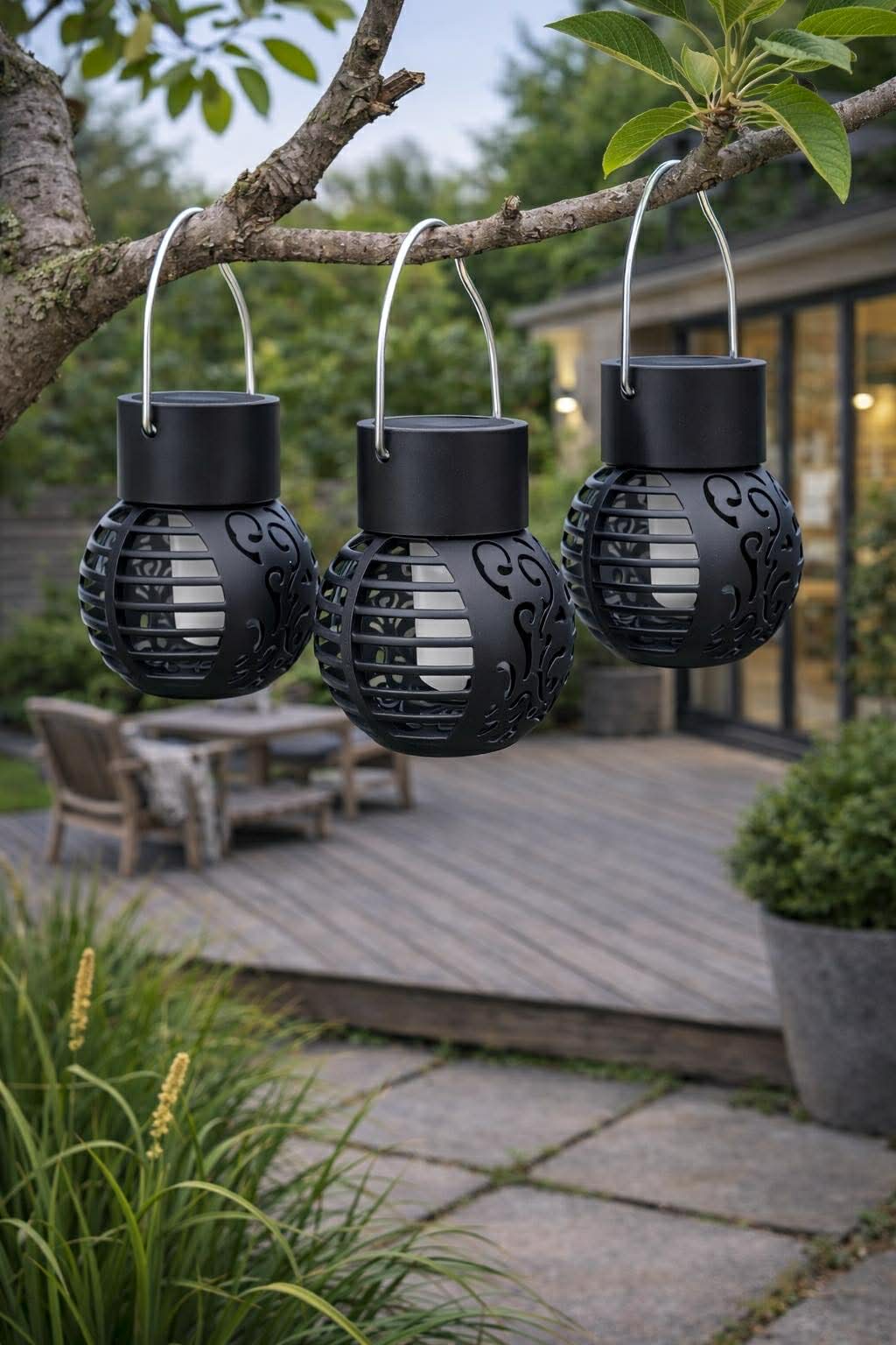 Lantaarn met zonnecellen - Saga black
