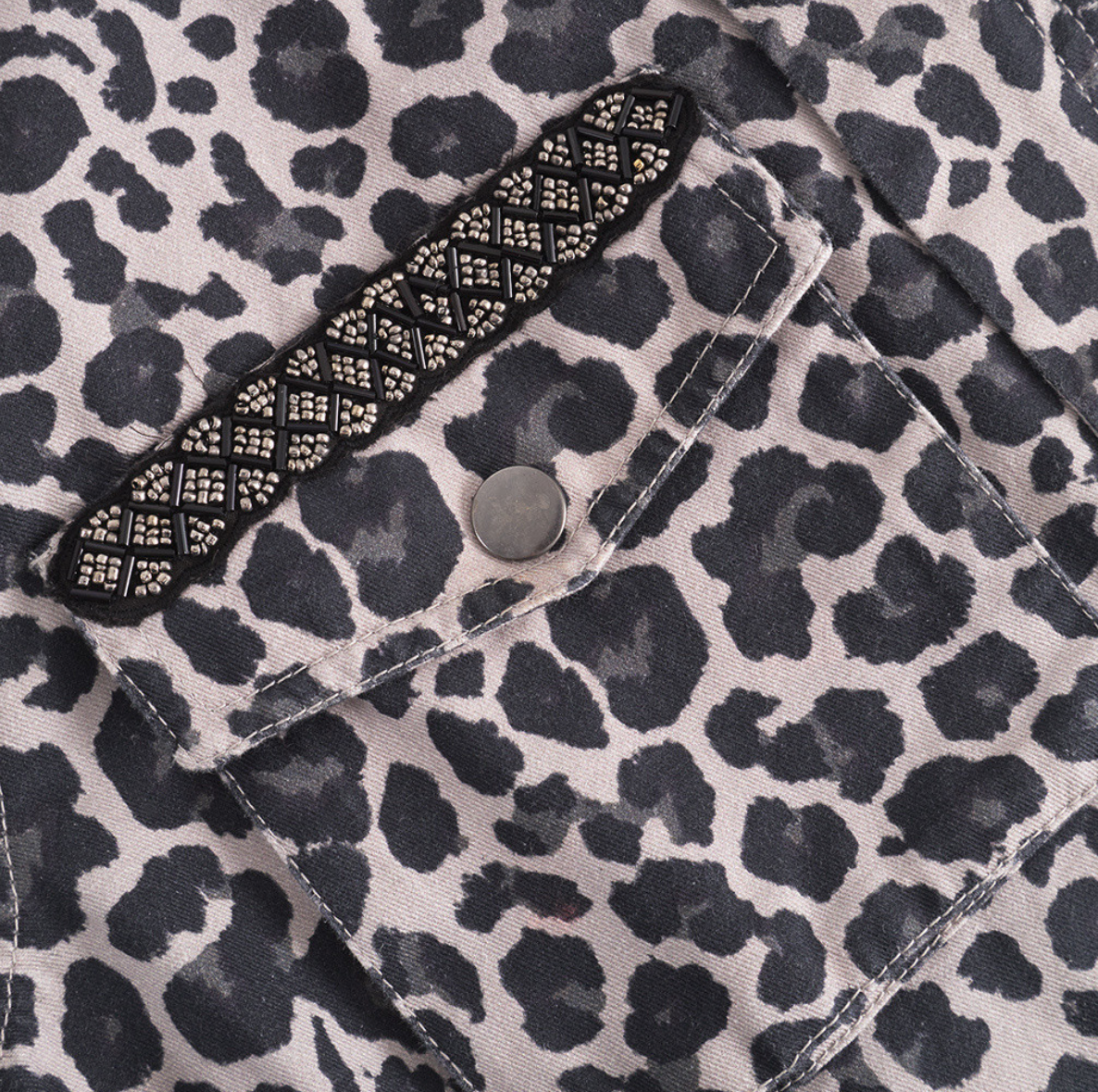 Jas Leopard Grey