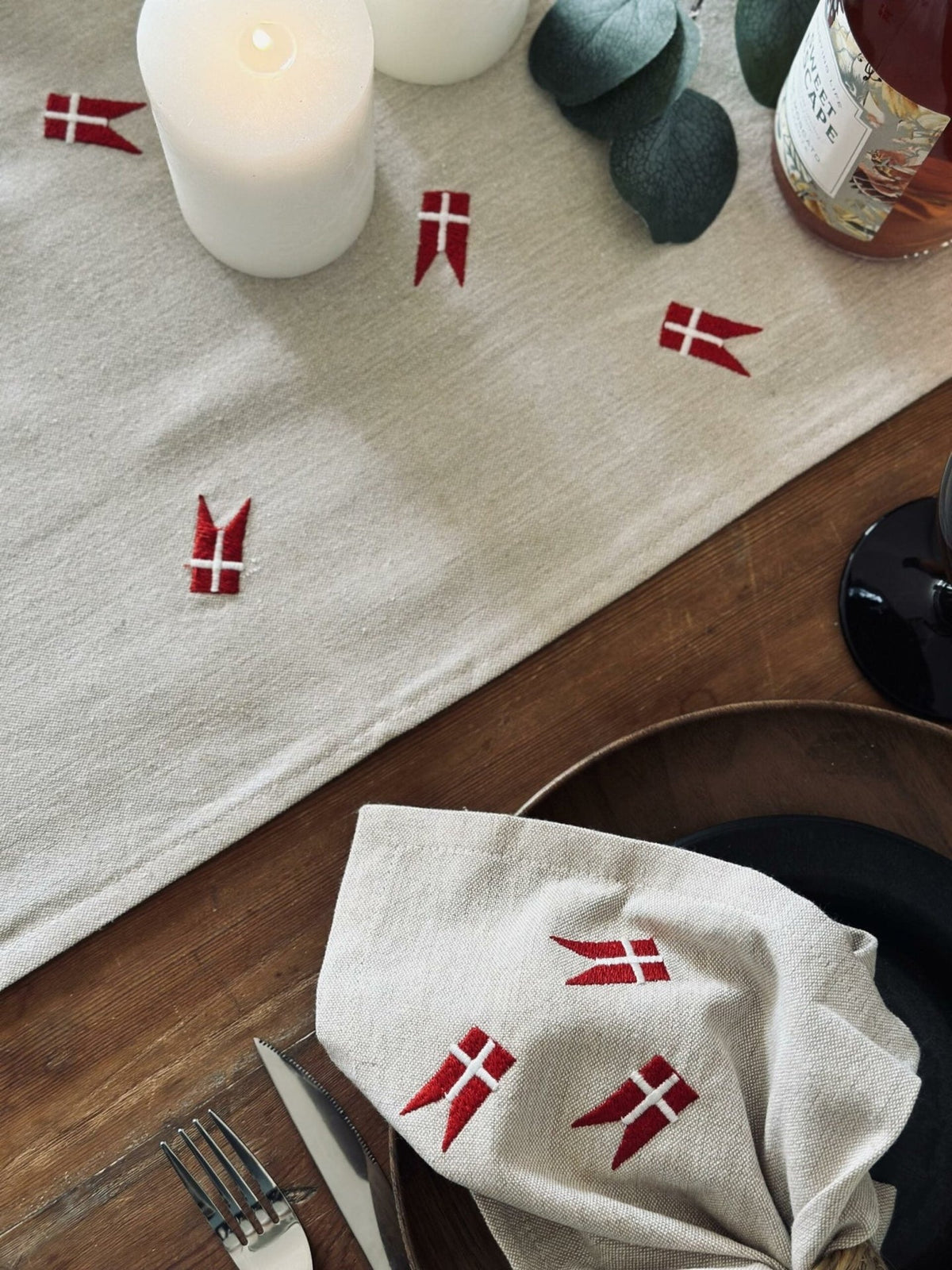 Bordløber med flag – Flere størrelser - VIAMAJA.DK