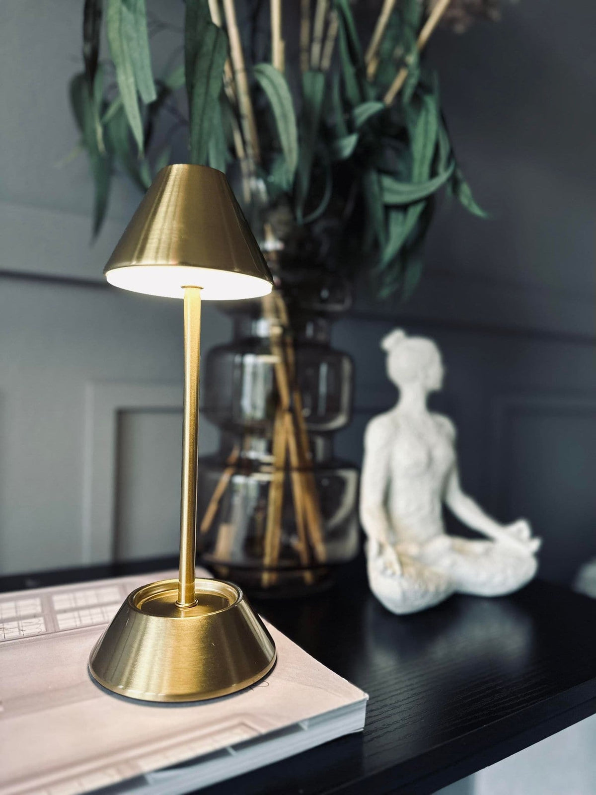 LED bordlampe Messing - genopladelig - VIAMAJA.DK