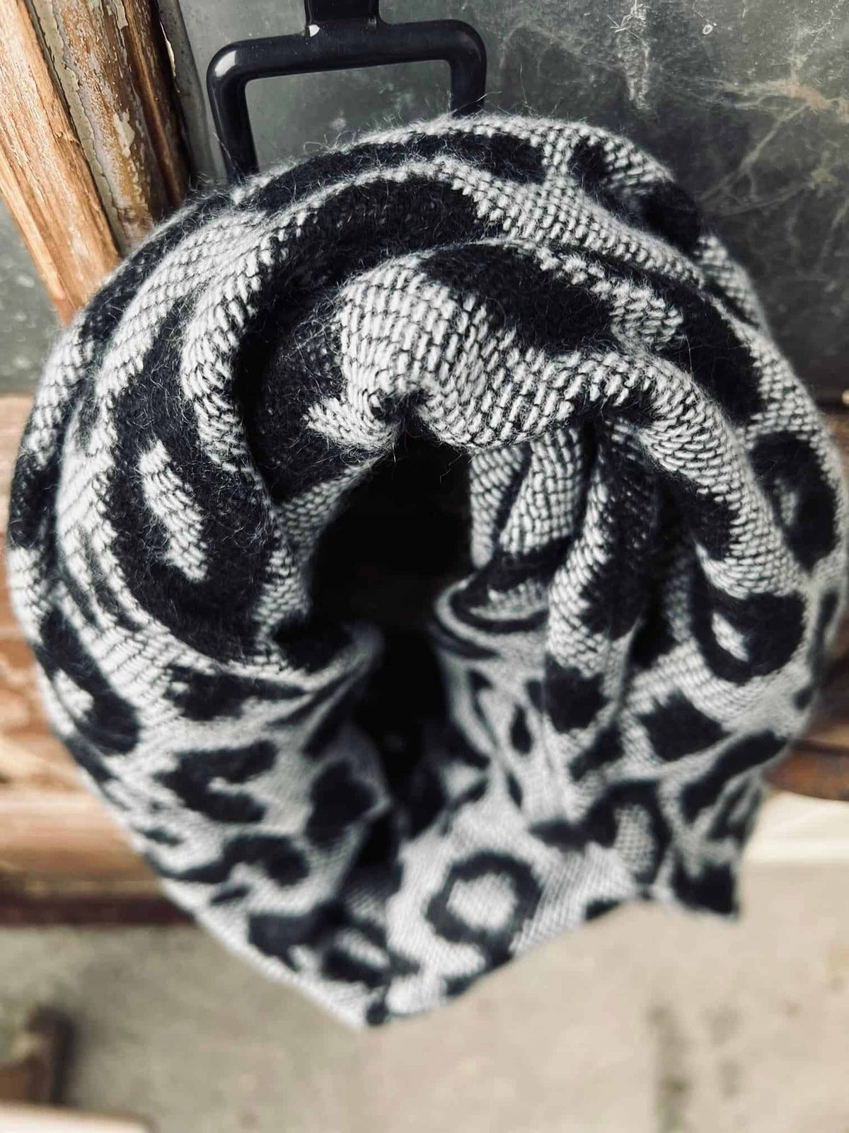 Tørklæde - Grey Leo - VIAMAJA.DK