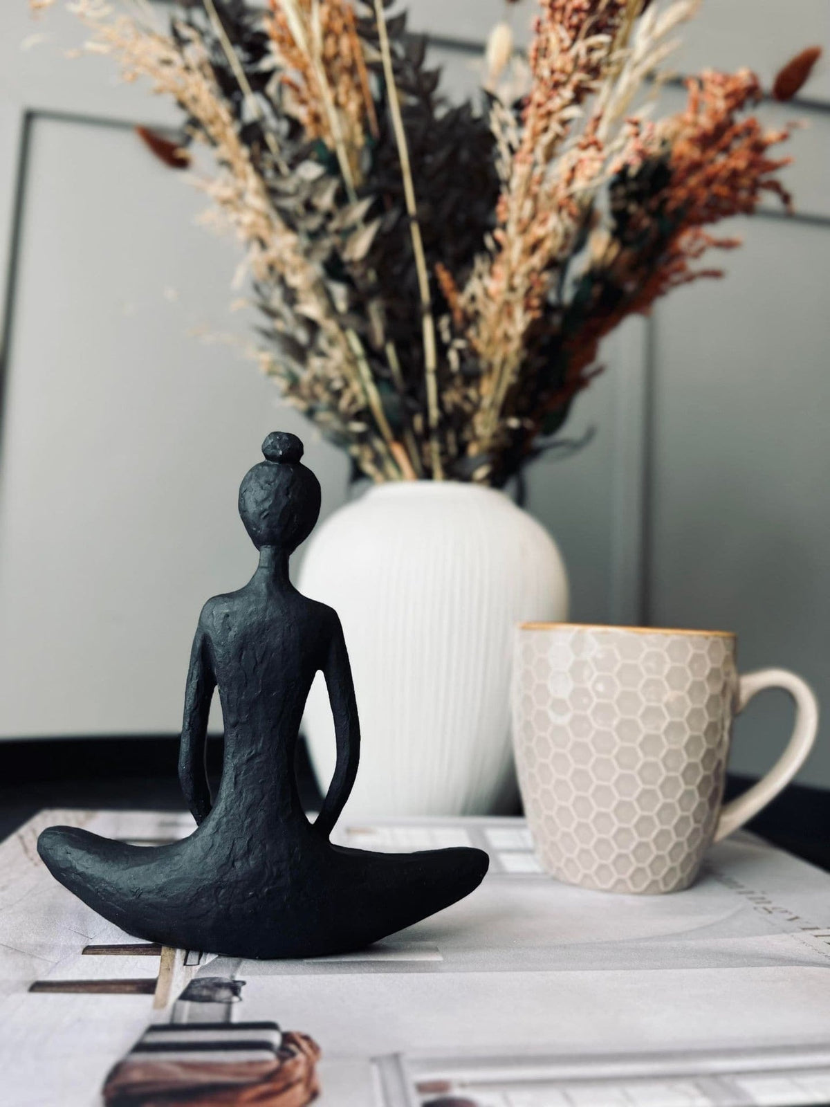 YOGA - Small black Lady - VIAMAJA.DK
