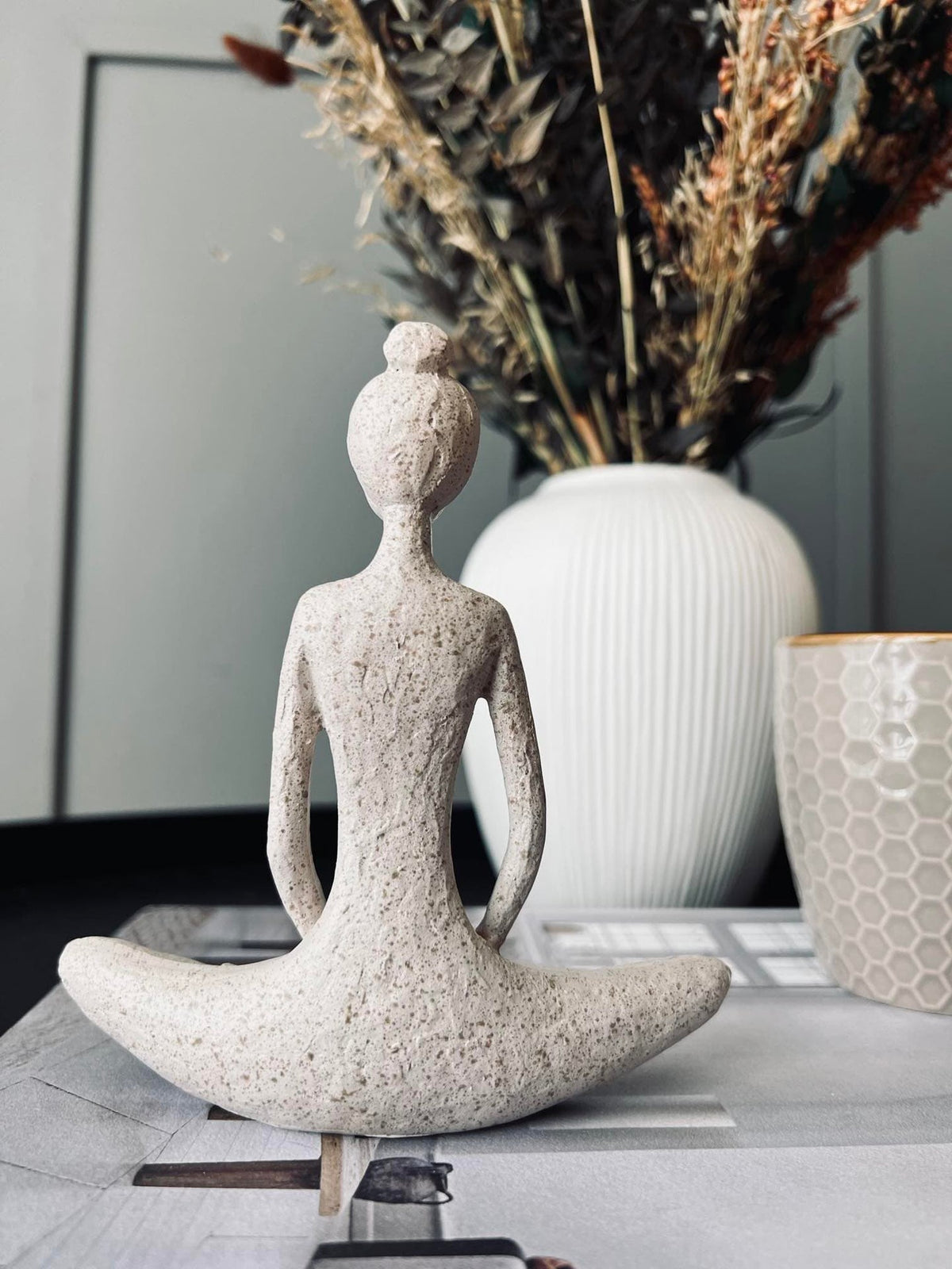 YOGA - Small white Lady - VIAMAJA.DK