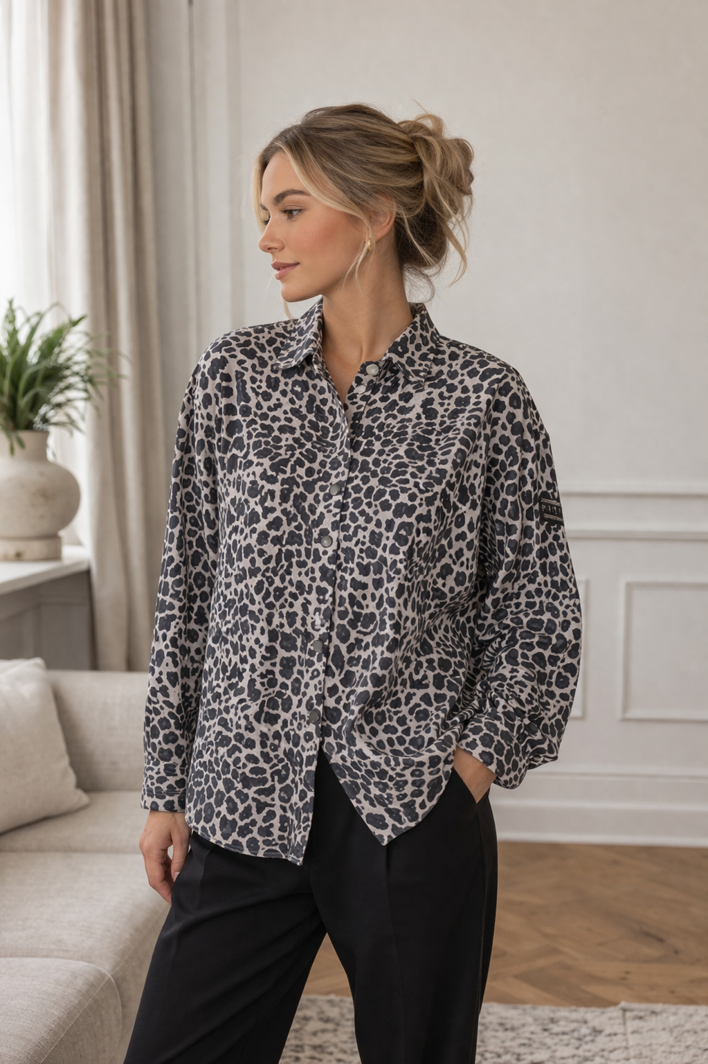 Trendy blouse - Grey leopard
