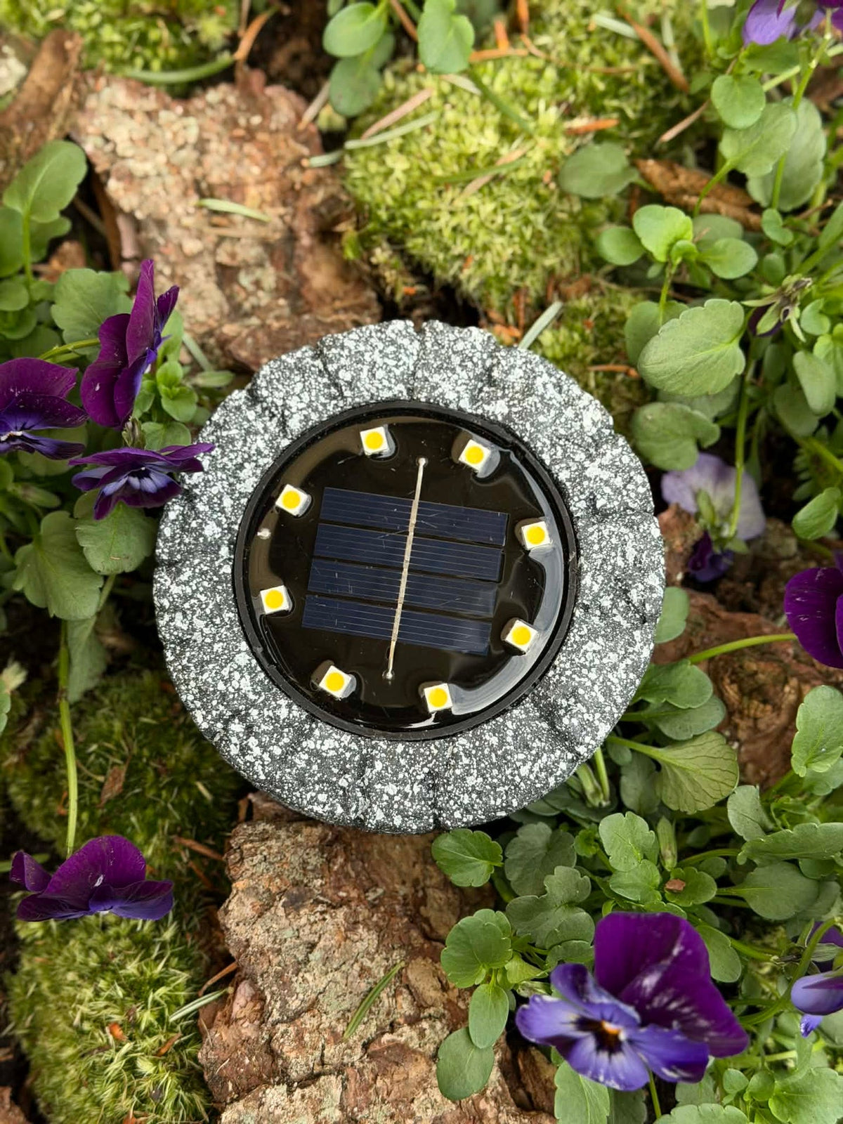 Solar spotlamp steenlook