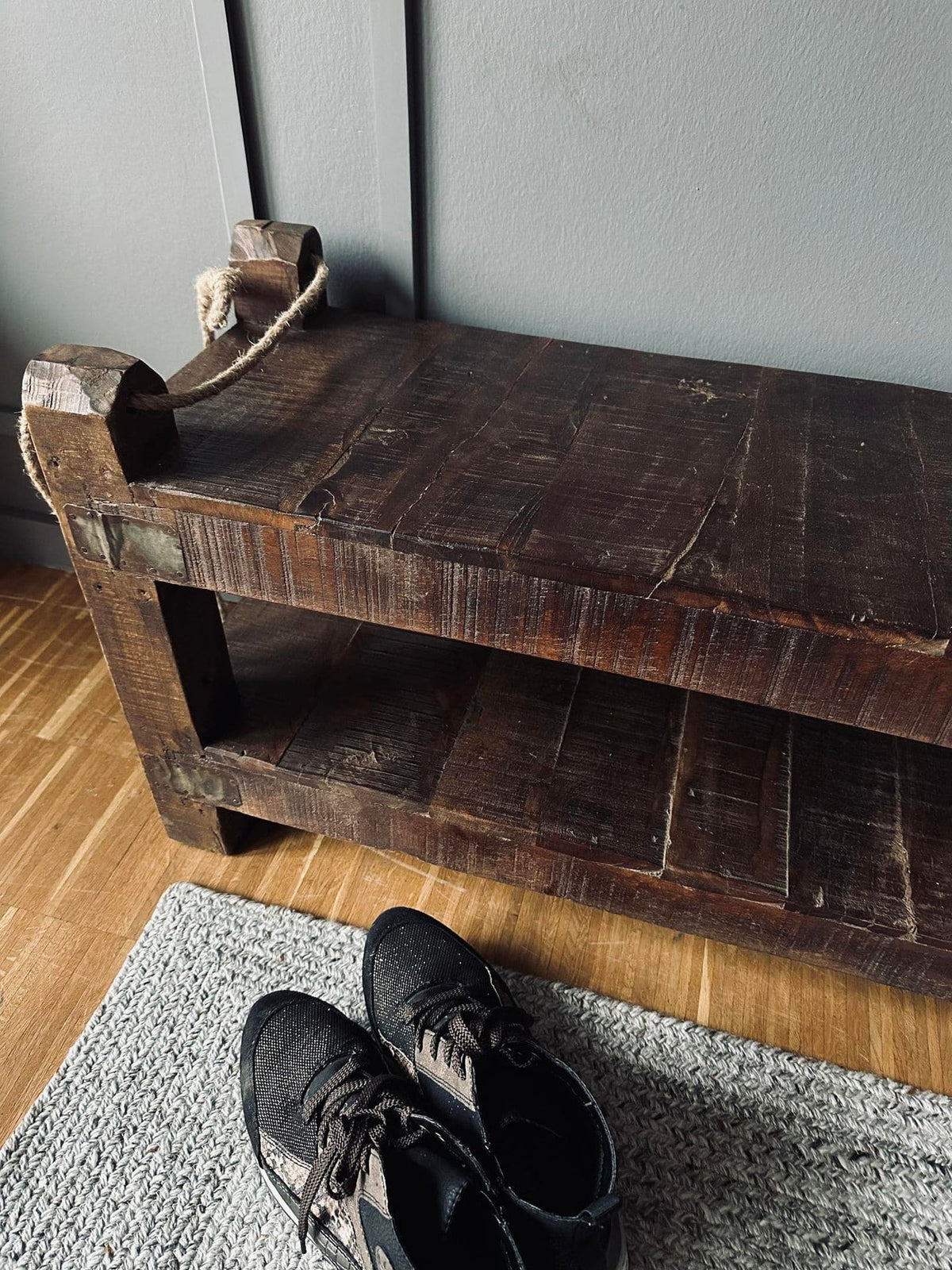 Schoenenrek van gerecycled hout