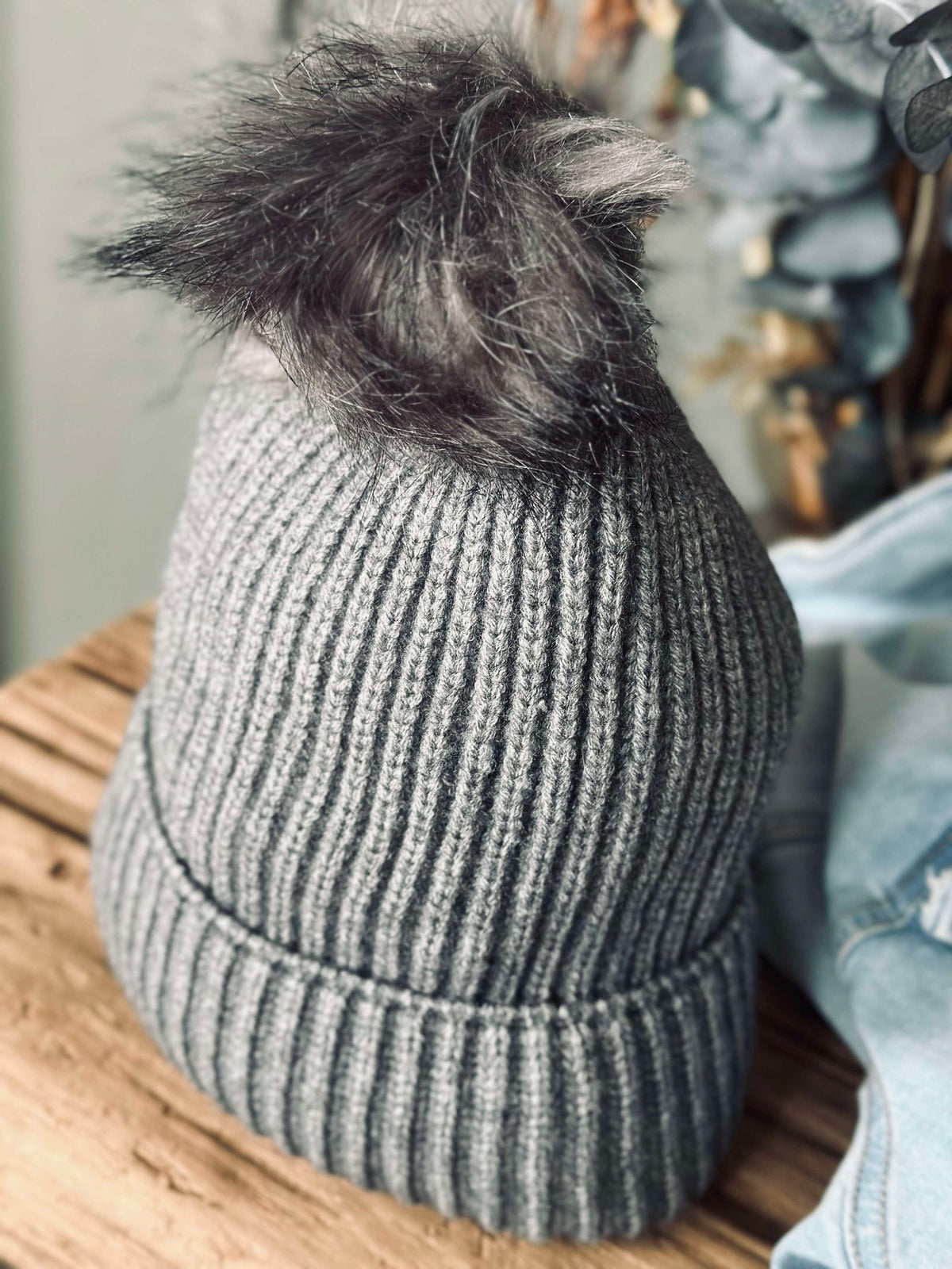 Muts met pompon - Grijs
