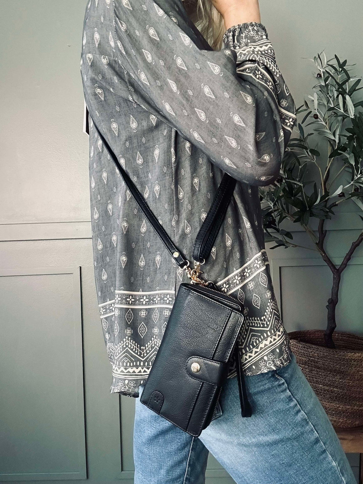 Clutch Posh – Black / Silver