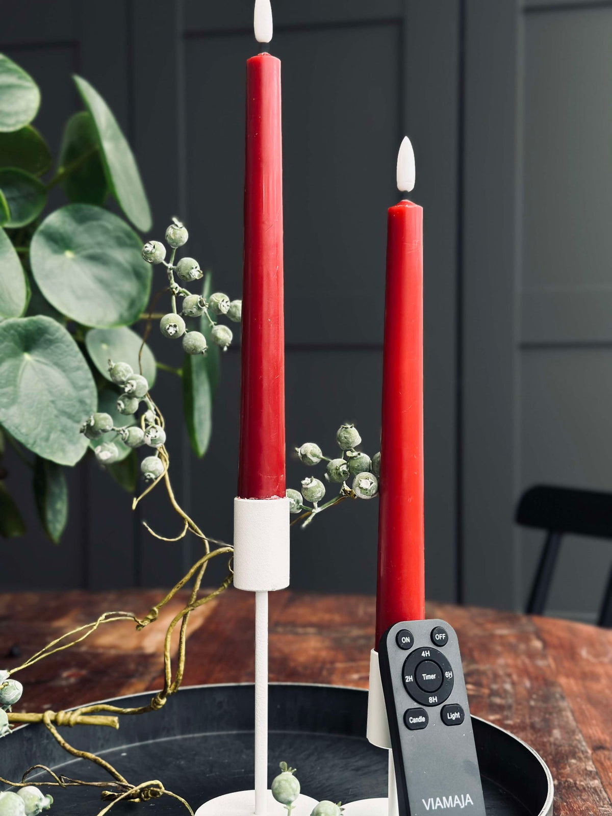 Staafkaarsen / Set van 2 stuks en afstandsbediening – Rood 24 cm