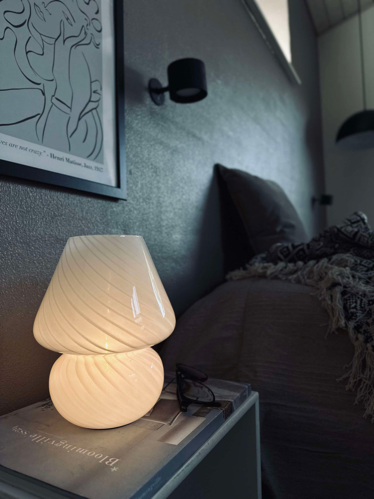Mushroom Medium – Wit mondgeblazen glas