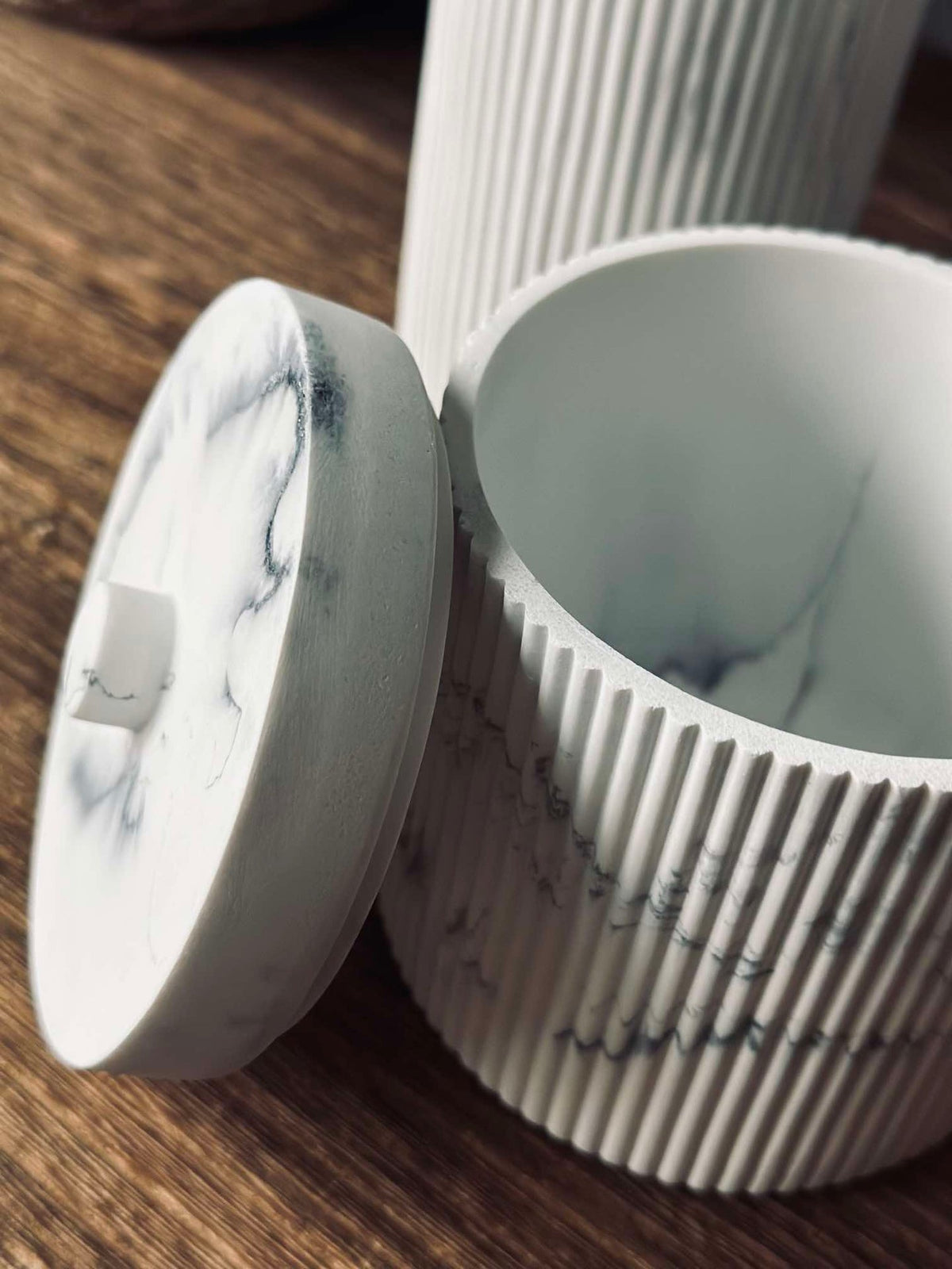 Pot met deksel in marmerlook