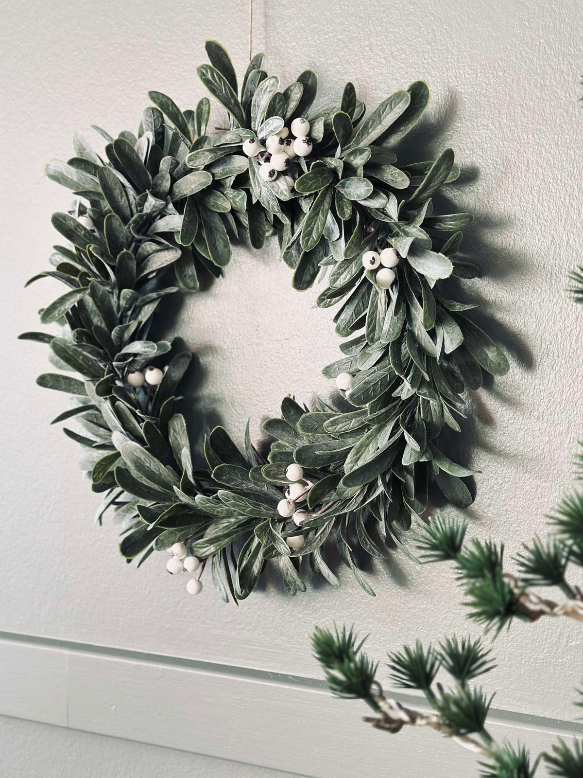 Krans met witte bessen