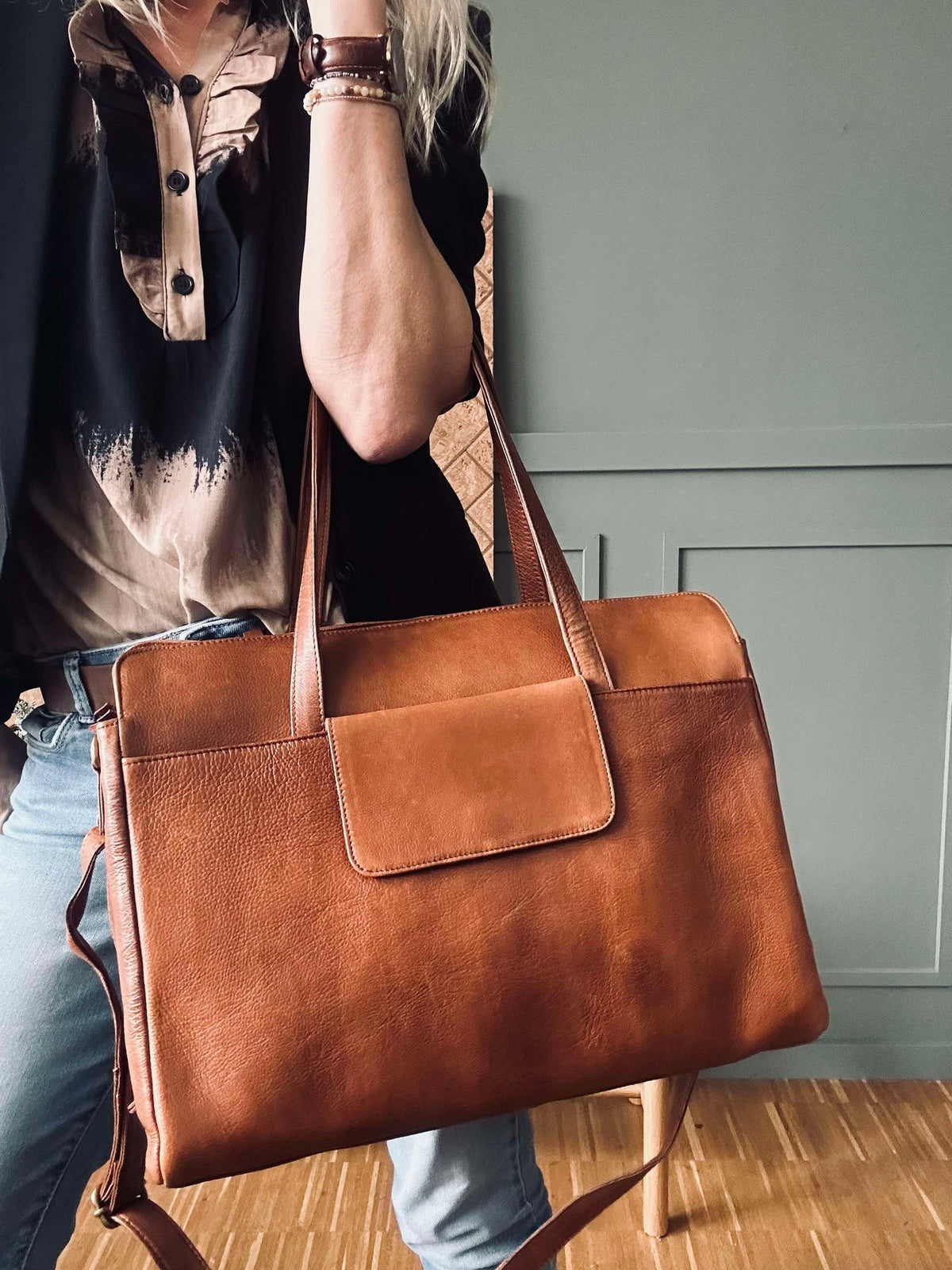 Elvira werktas Walnut
