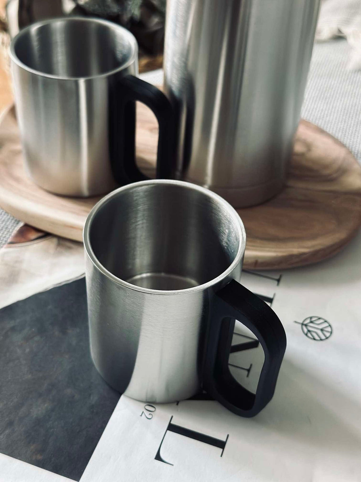 Thermosfles met 2 bekers- 1000 ml.