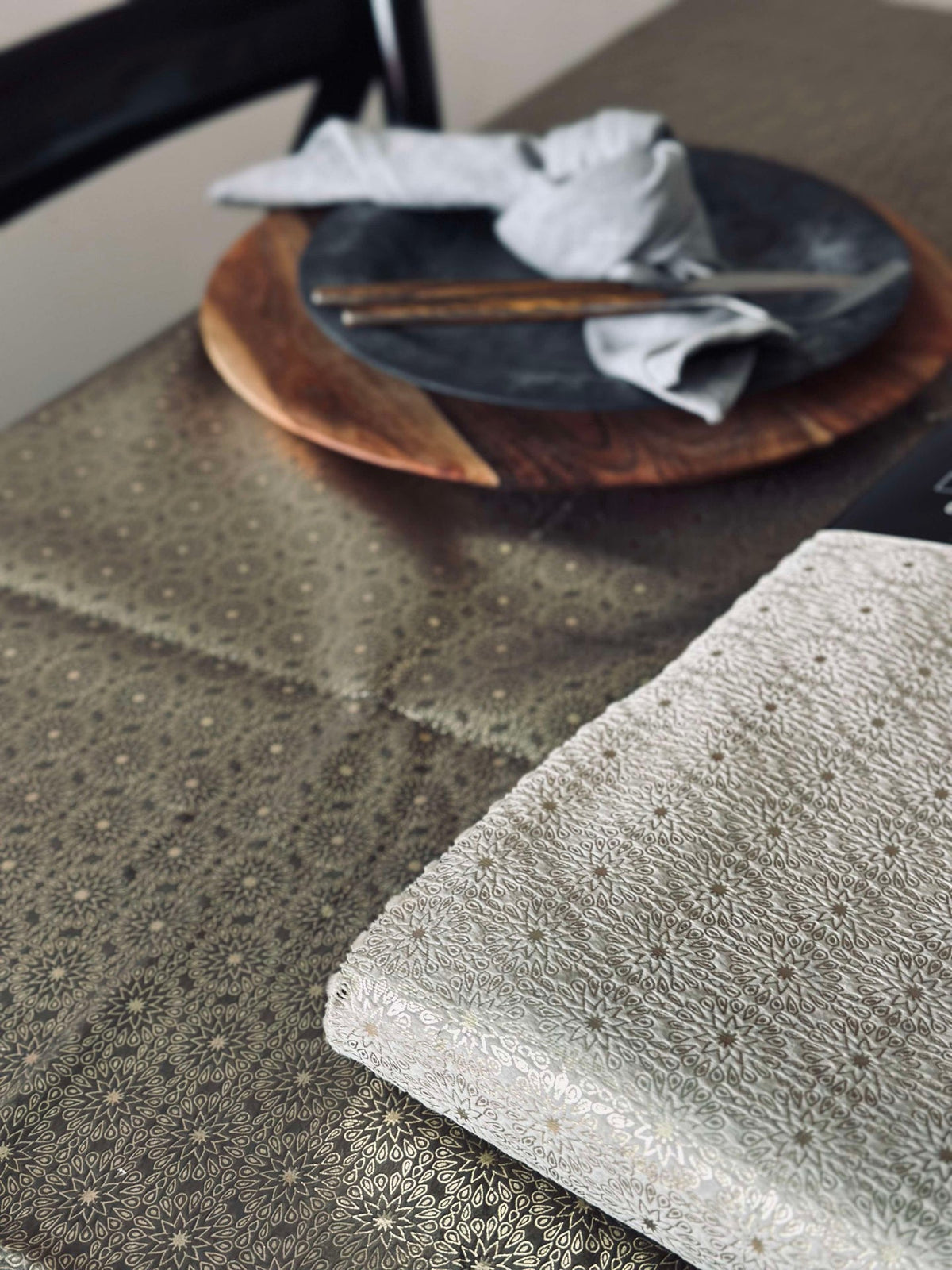 Tafelkleed Velours 145x250 cm - Donkerbeige