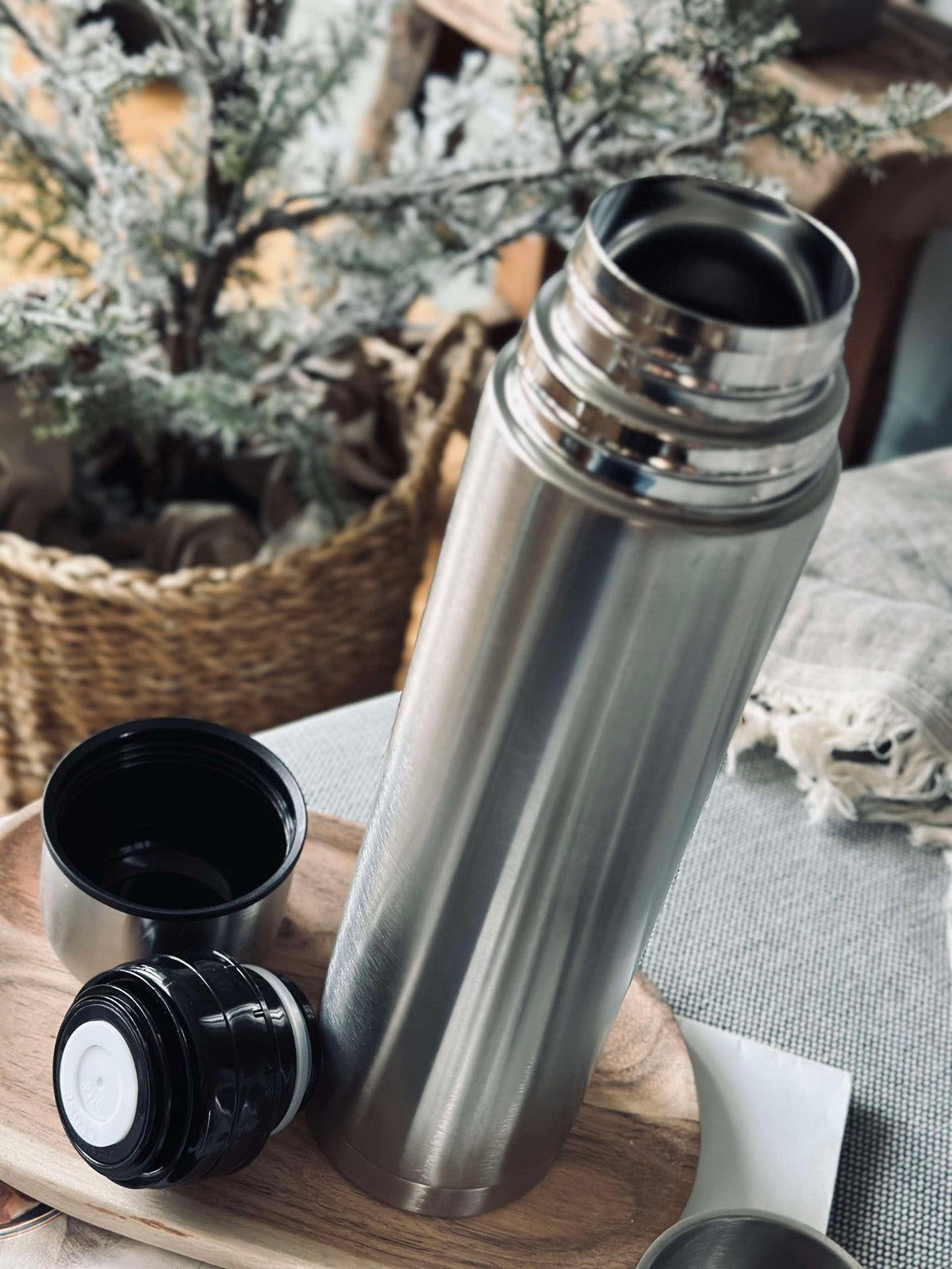 Thermosfles met 2 bekers- 1000 ml.
