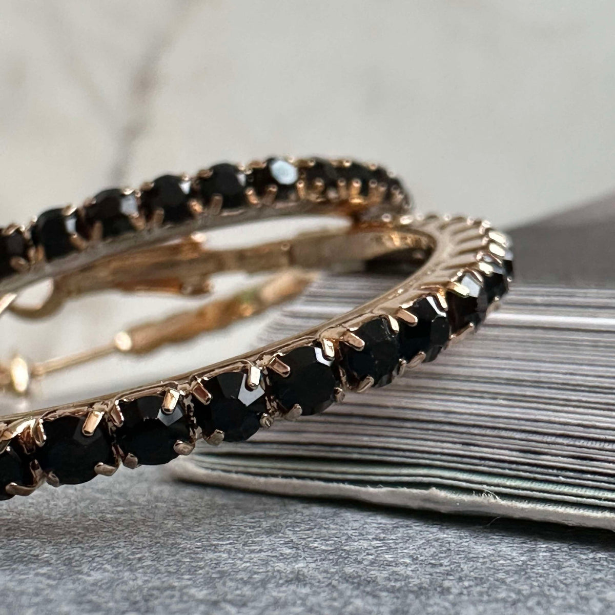 Oorbellen Smilla Hoops 18K verguld - Black