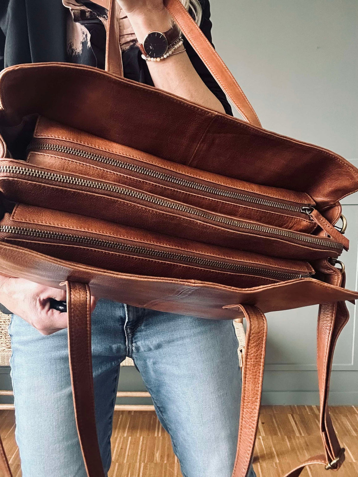 Elvira werktas Walnut