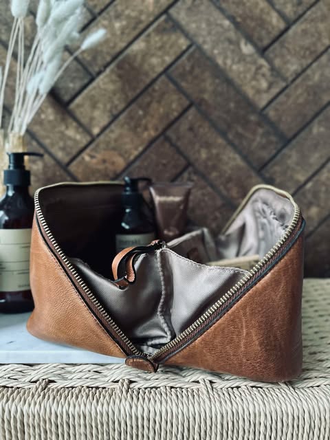 Toilettas Halima Walnut - Small