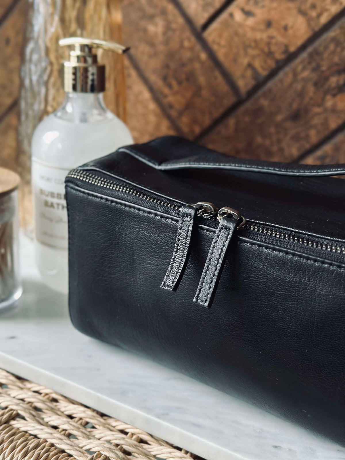 Toilettas RIO - Black leather