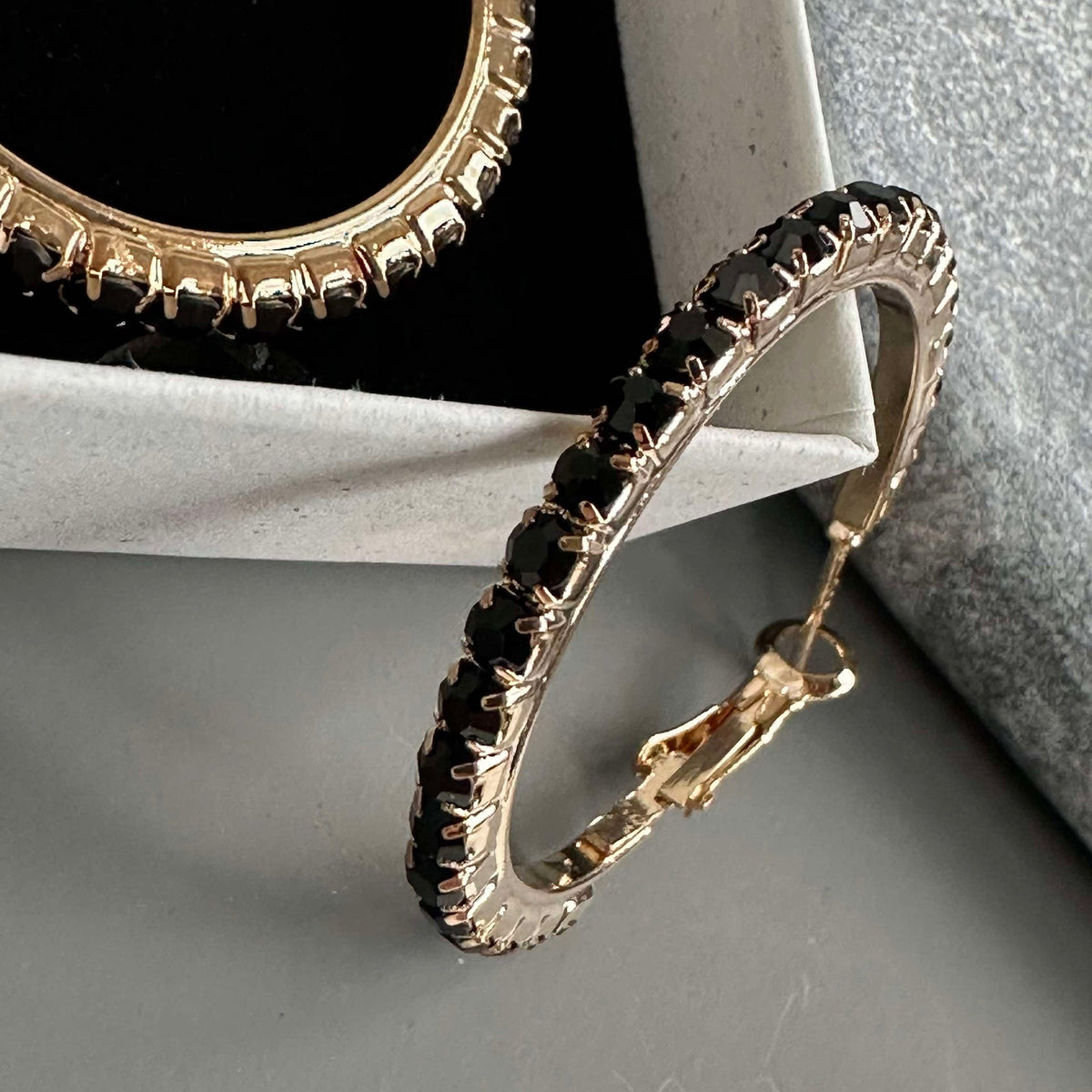 Oorbellen Smilla Hoops 18K verguld - Black