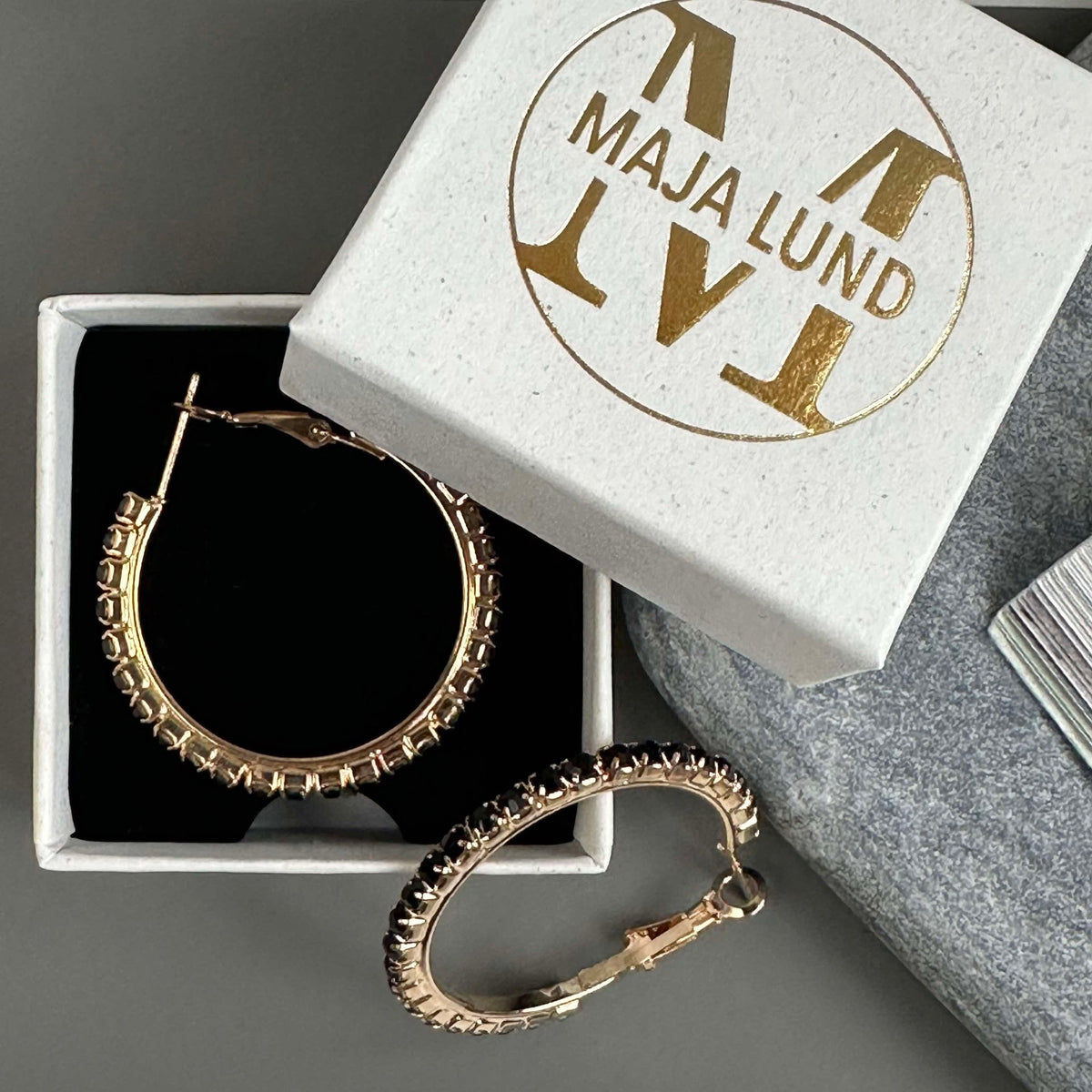Oorbellen Smilla Hoops 18K verguld - Black