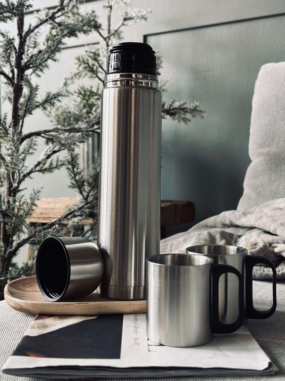 Thermosfles met 2 bekers- 1000 ml.