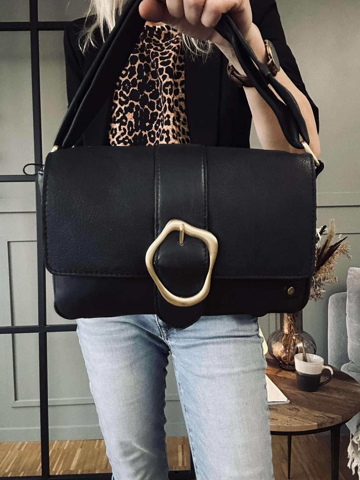 Crossover met gesp - Black leather