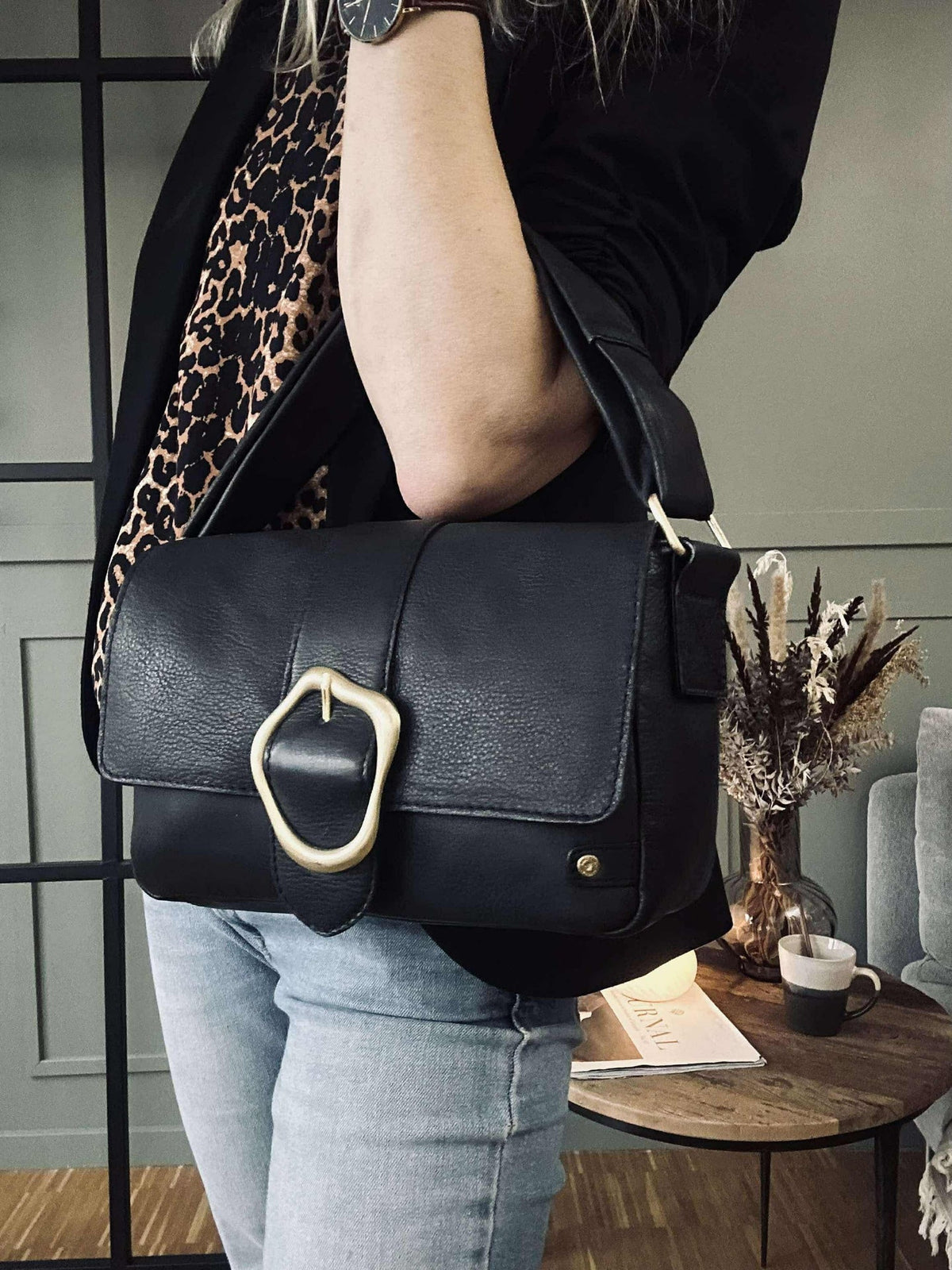 Crossover met gesp - Black leather