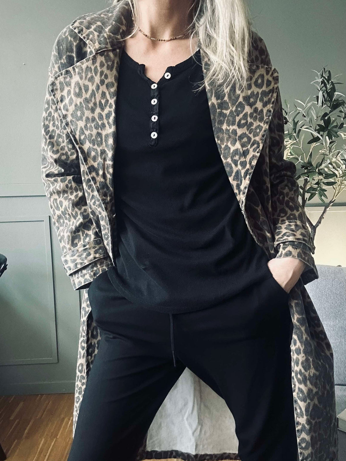 Basisblouse met knopen – ´Black