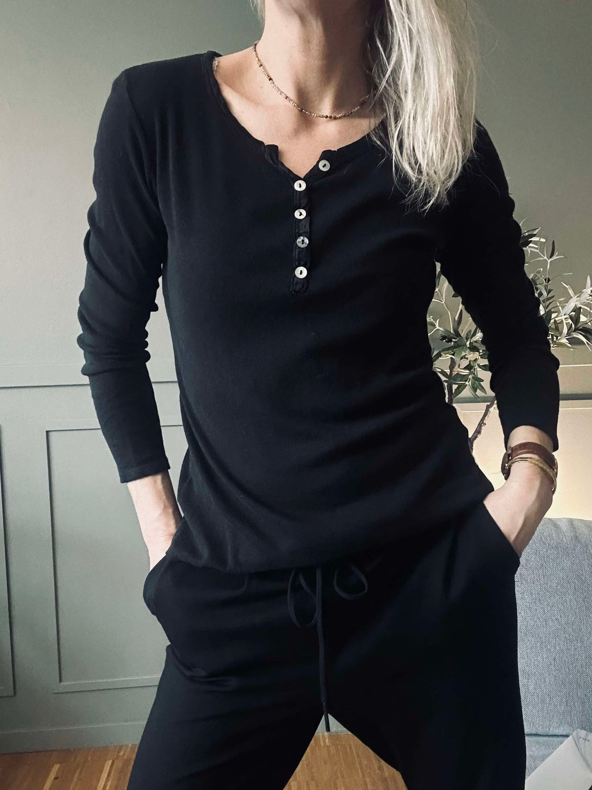 Basisblouse met knopen – ´Black