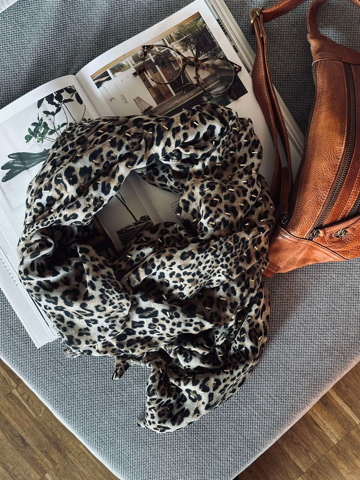 Sjaal Leopard met goud detail - Beige