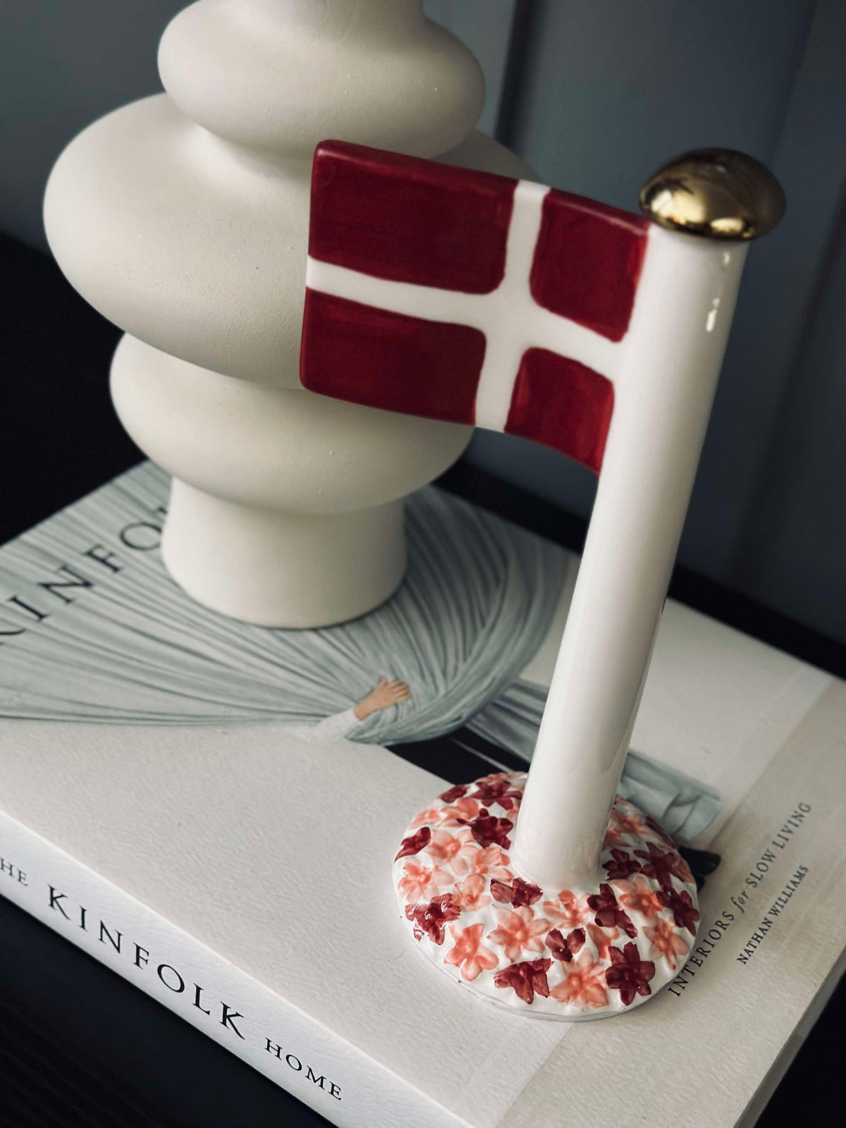 Vlag keramiek – Dannebrog m. roze voet