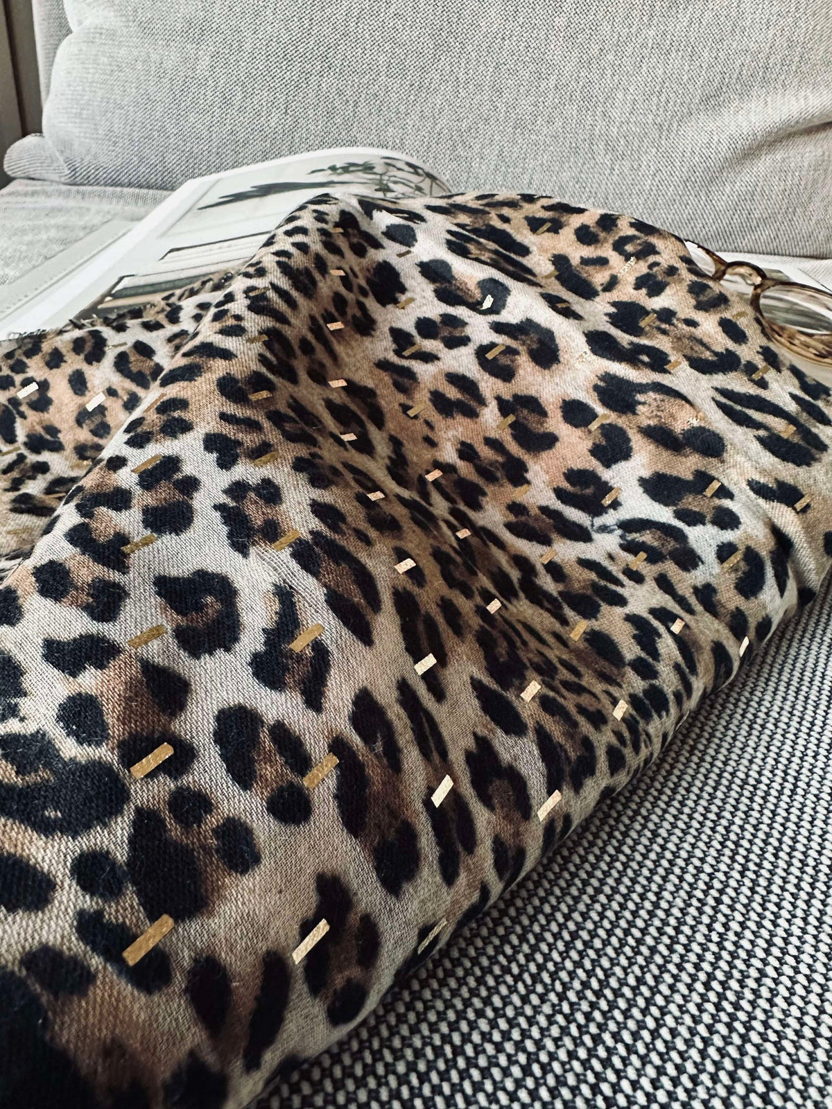 Sjaal Leopard met goud detail - Beige