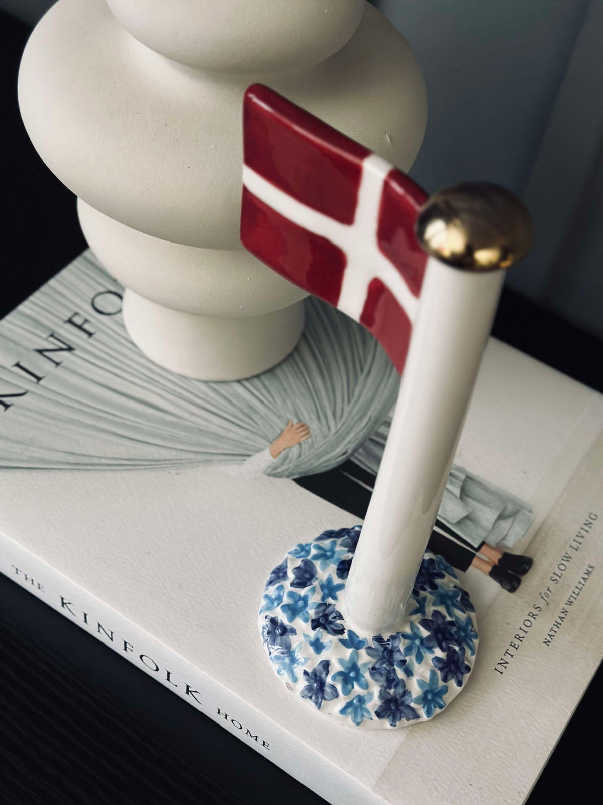 Vlag keramiek – Dannebrog m. blauwe voet