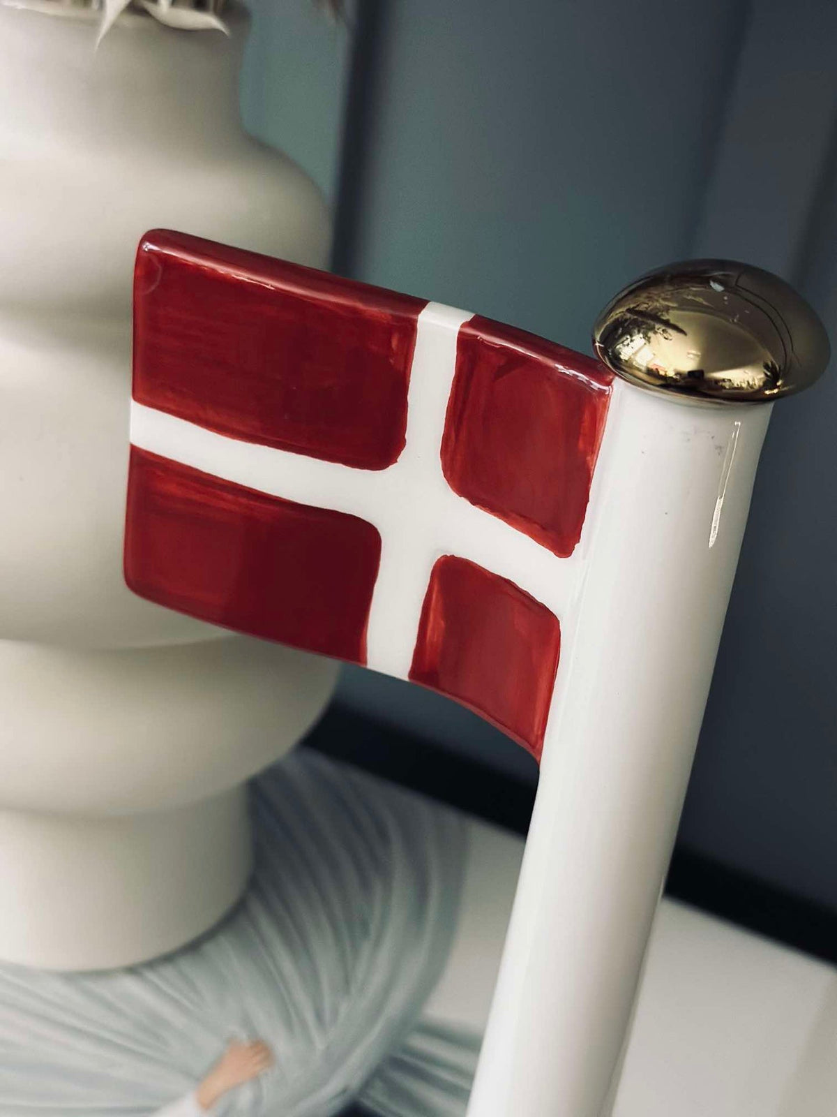 Vlag keramiek – Dannebrog m. roze voet