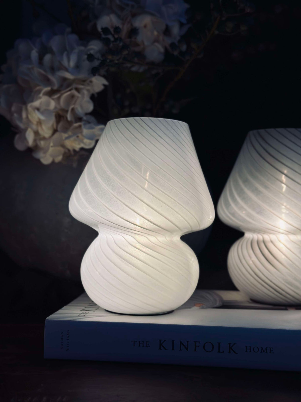 Mushroom Medium – Wit mondgeblazen glas