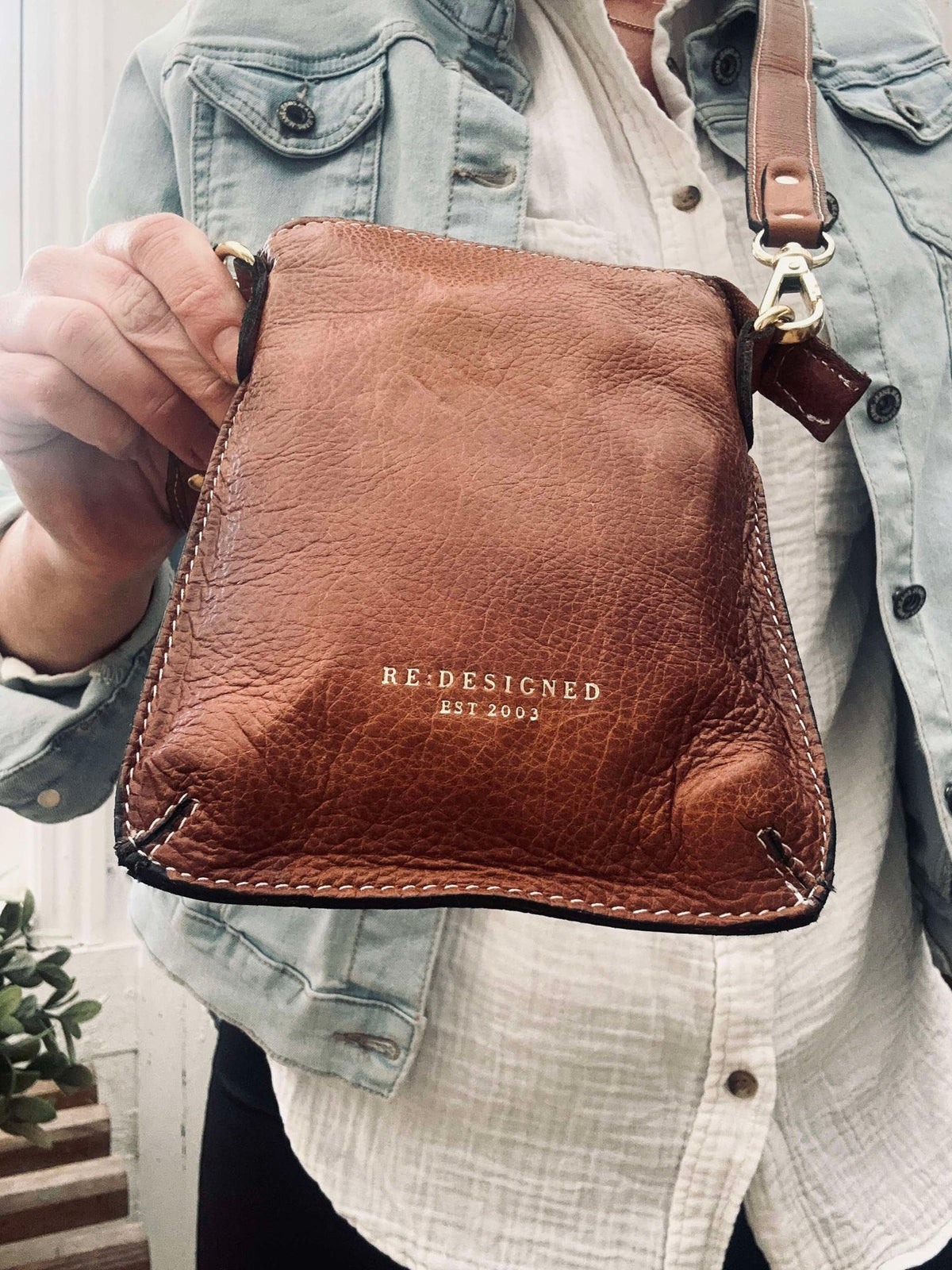 Crossover telefoontasje - Nava Walnut