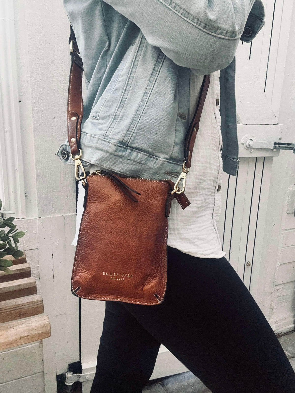 Crossover telefoontasje - Nava Walnut