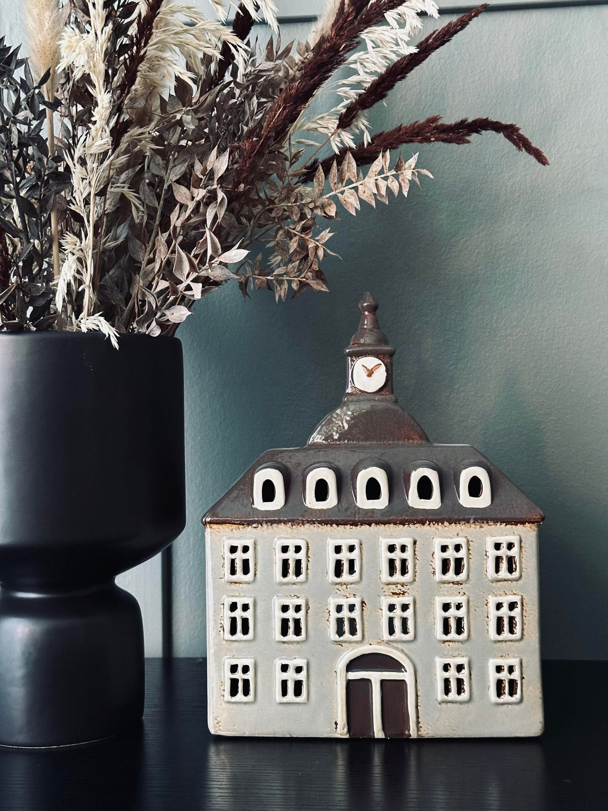 Hoge huis keramiek