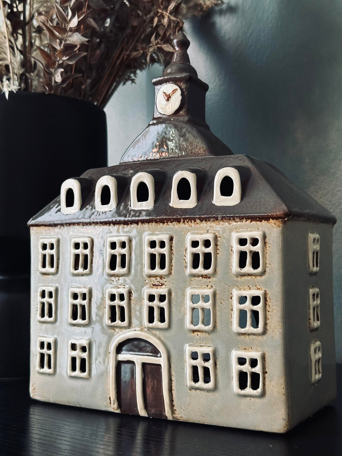 Hoge huis keramiek